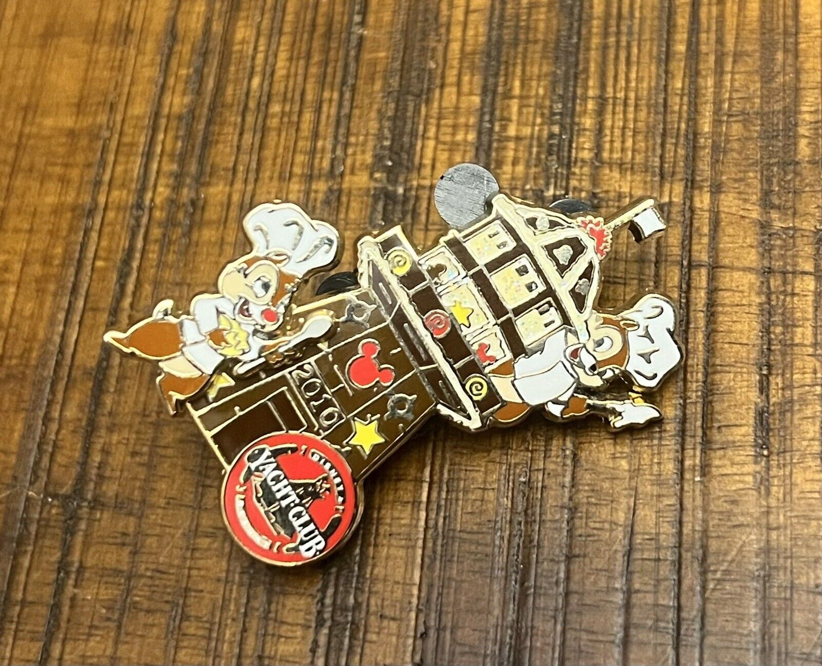Scarce Le 750 Chip and Dale Yacht Club Disney Pin
