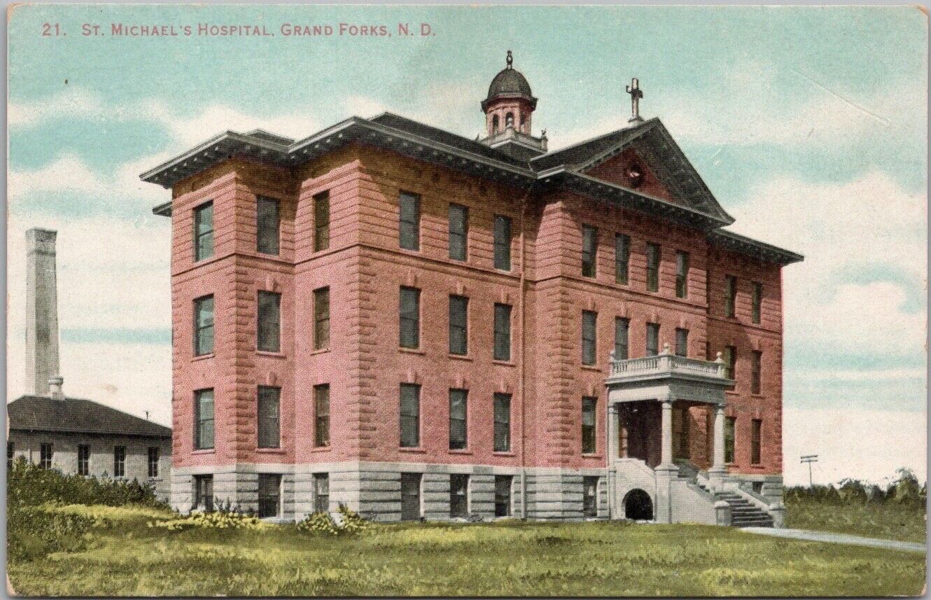 Vintage 1910s Grand Forks, North Dakota Postcard ST. MICHAEL\'S HOSPITAL / Unused