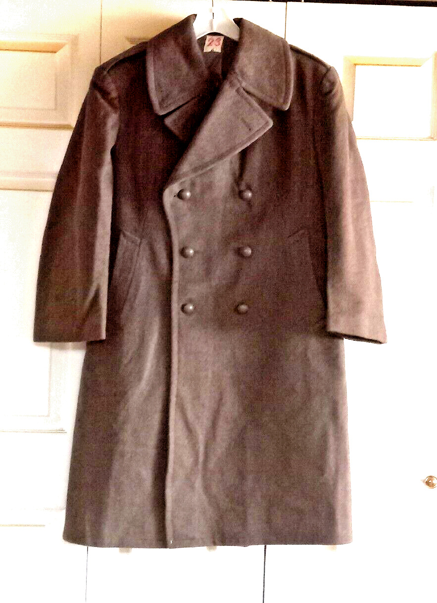 VINTAGE WW11 MONTPILLIER FRANCE ARMY GREEN WOOL DOUBLE BREASTED MILITARY COAT.