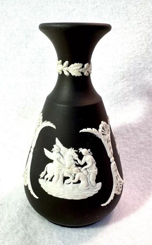 Wedgwood Black Jasperware Cameo Chariot Bud Vase (AI10843)