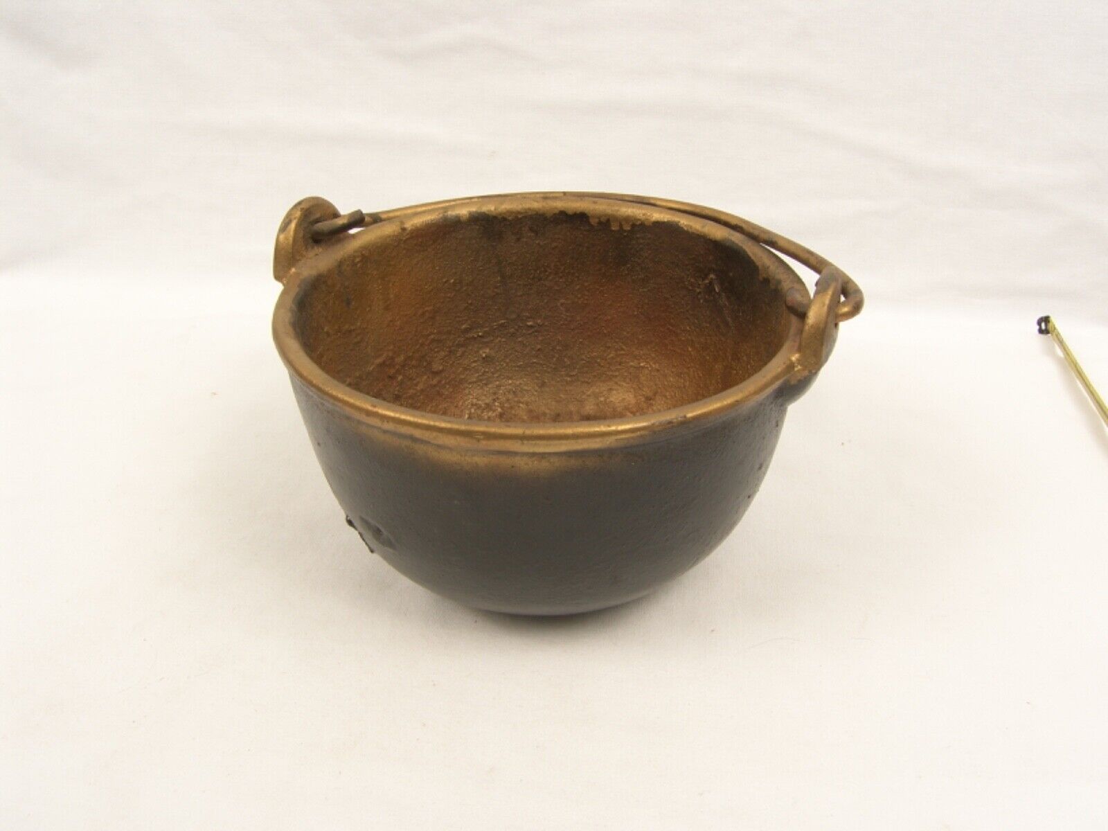 Vintage Large 8 Inch Hollands No. 8 Cast Iron Smelting Pot With Heavy Bail USA