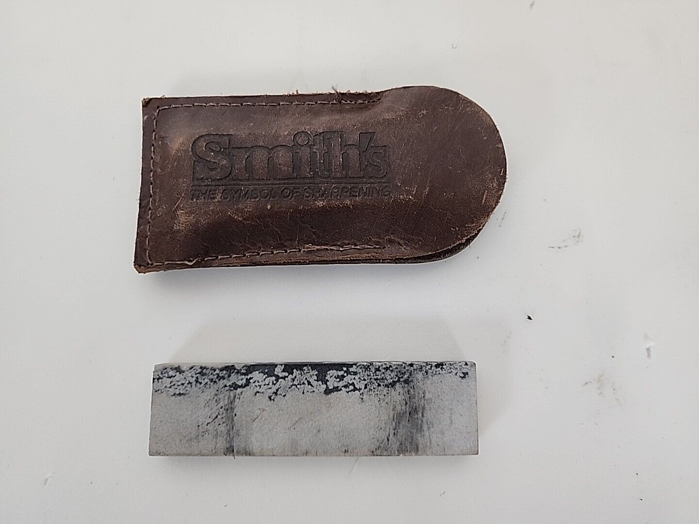 Vintage Smith\'s Sharpening Stone With Leather Pouch 
