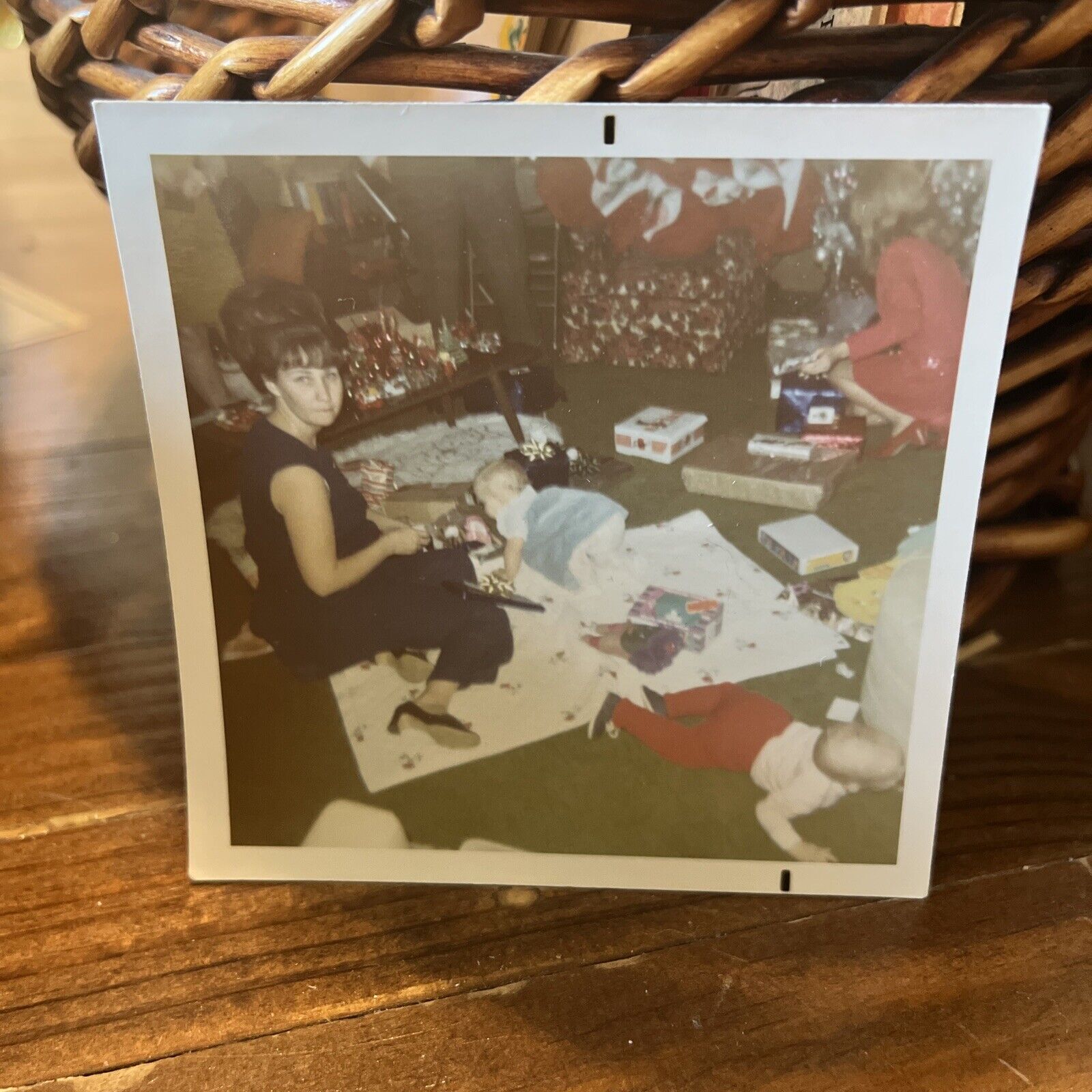 VTG 1970’s Snapshot Of Family Christmas Mom Kids Gifts Ephemera Photo Picture