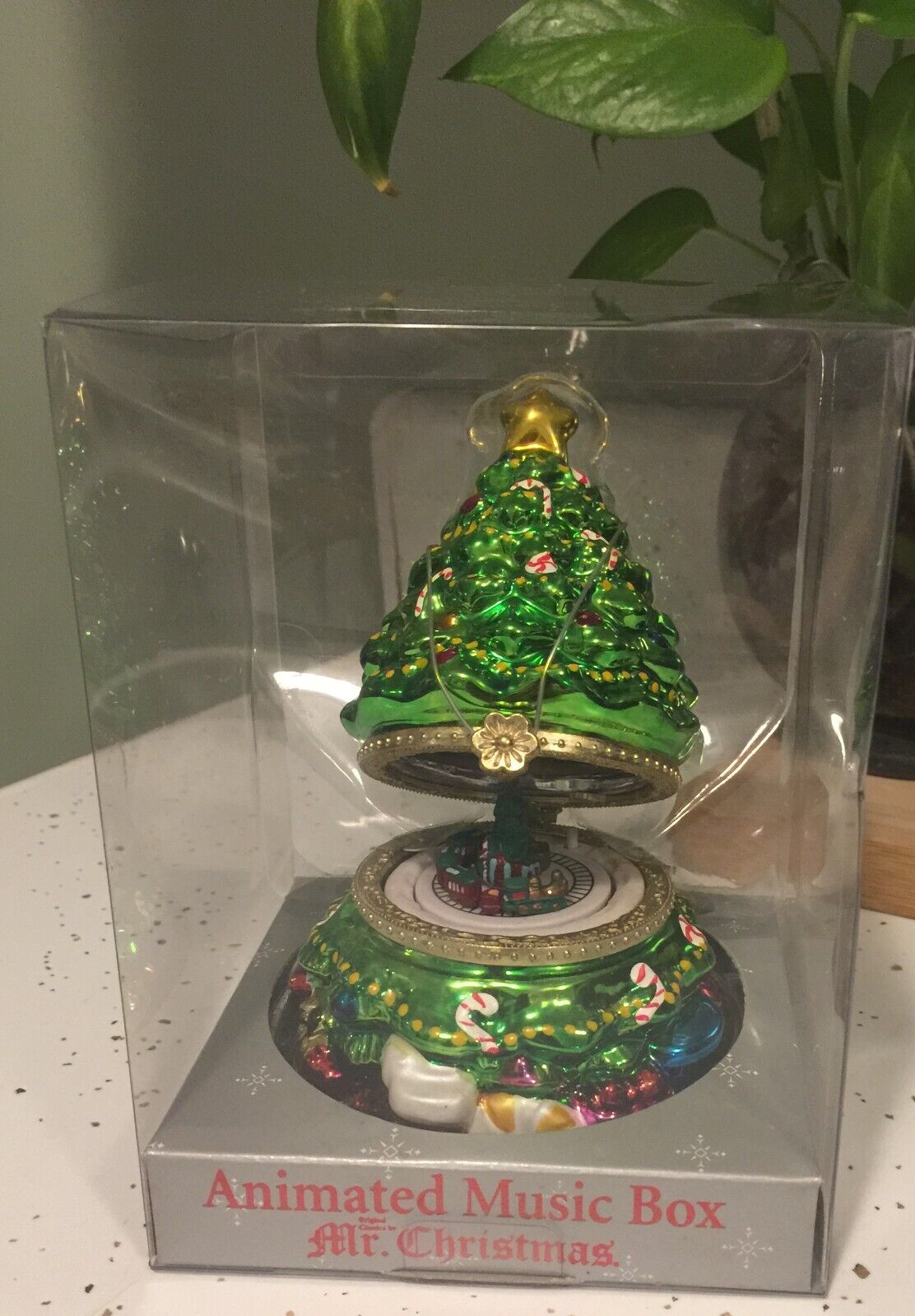 MR. CHRISTMAS CHRISTMAS TREE ANIMATED MUSIC BOX W/TRAIN GOING AROUND TREE W/Box
