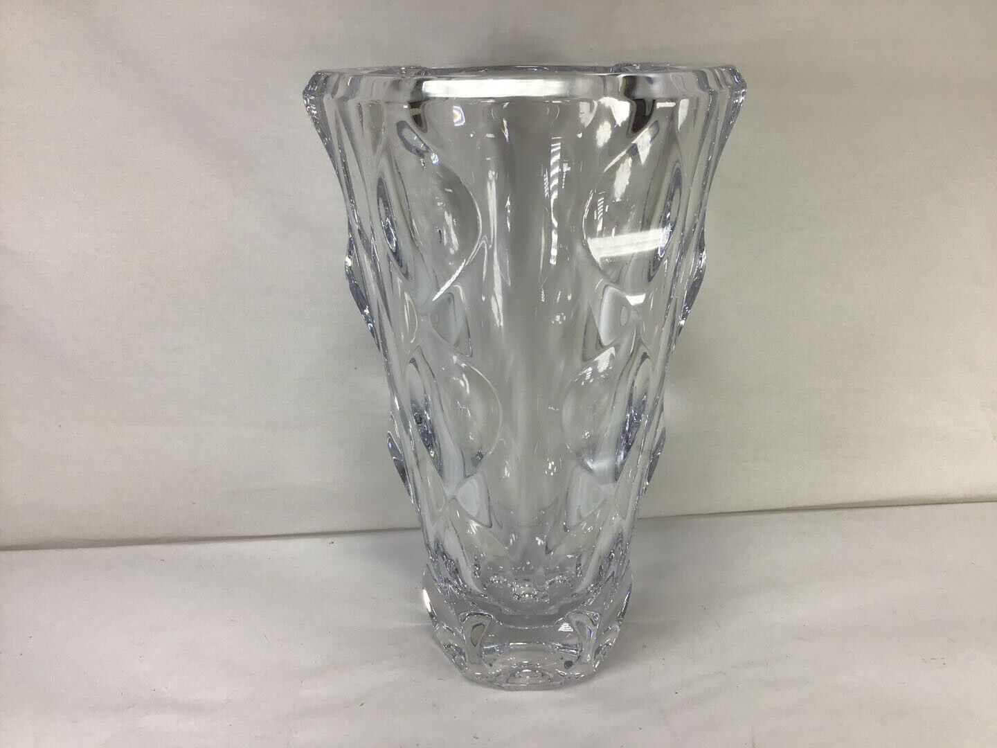 Z23 Vintage Antique Large Heavy Round Beautiful Carved Crystal Glass Vase