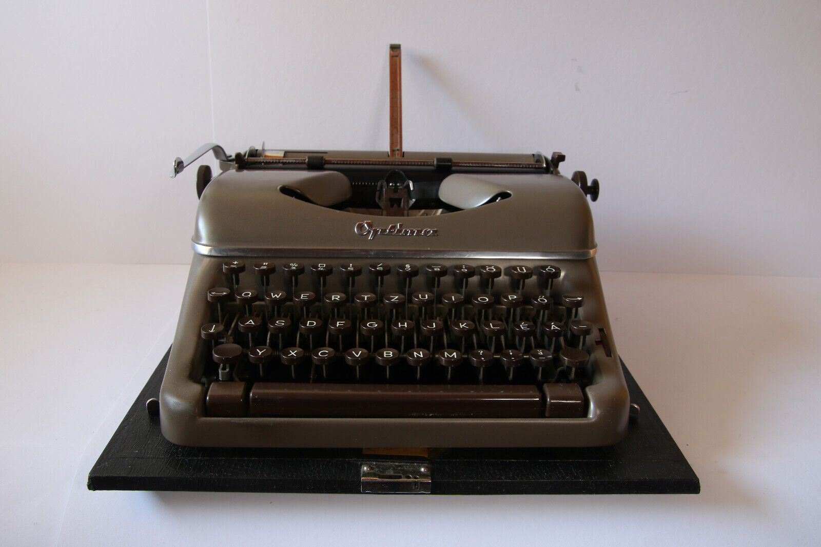 Vintage 1954 Optima Elite  Portable Typewriter W Case VEB GDR