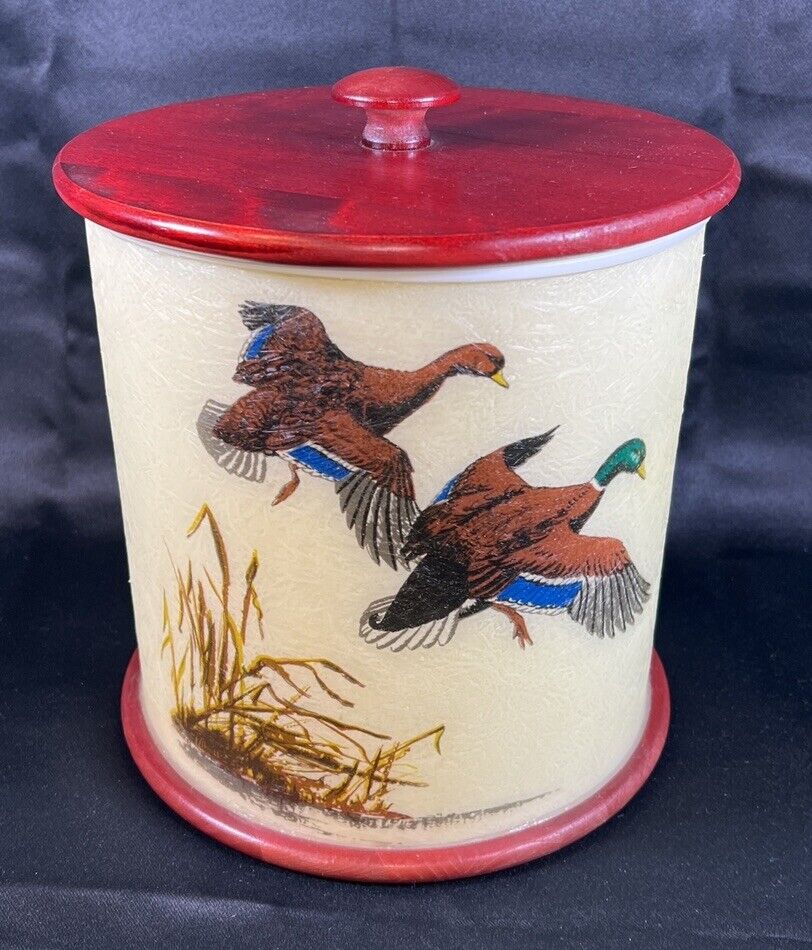 Mid Century Vintage Bacova Fiberglass And Wood Ice bucket With Ducks 10.5’’ H