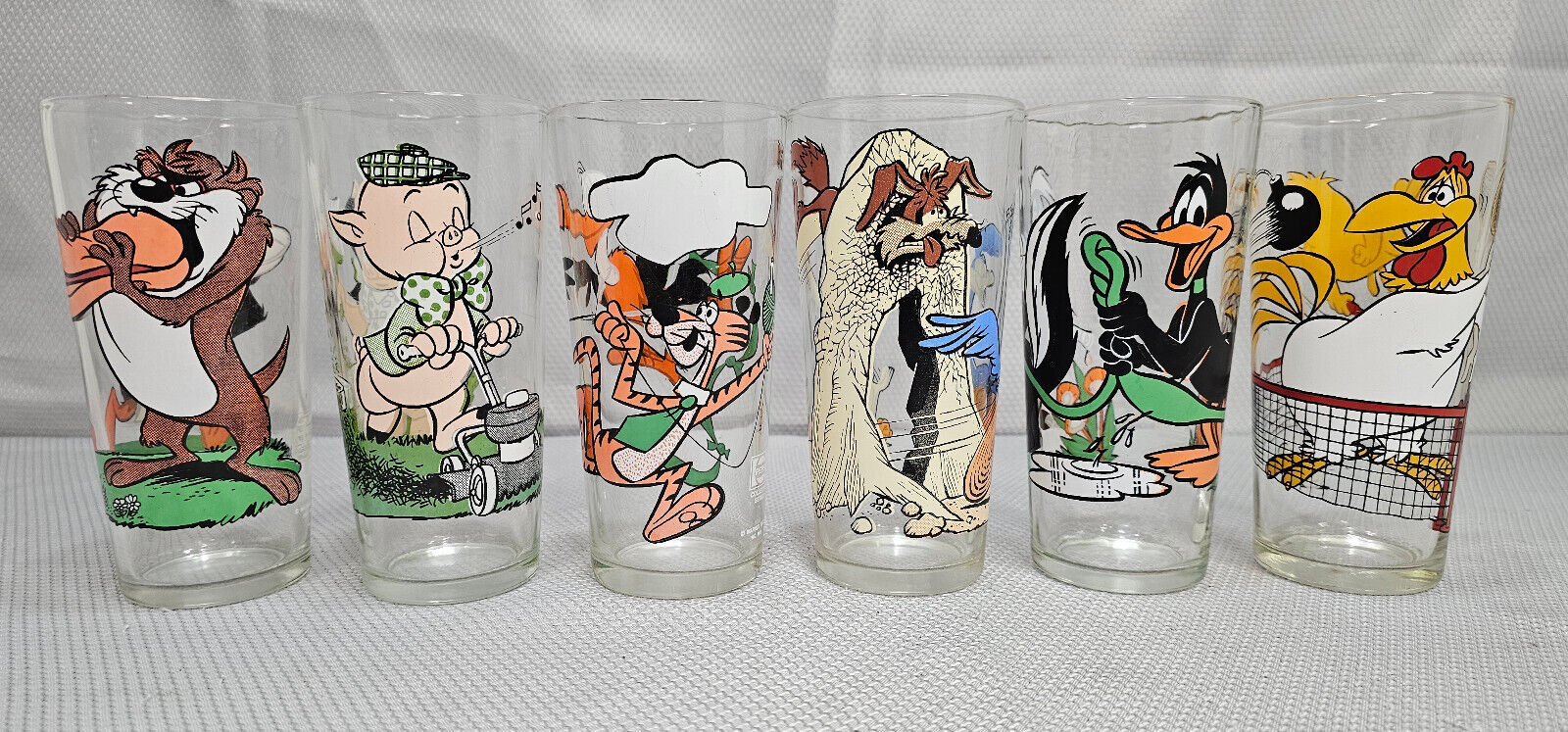 1976 Looney Tunes Warner Bros Set of 6 Different Pepsi Collector Series Glasses