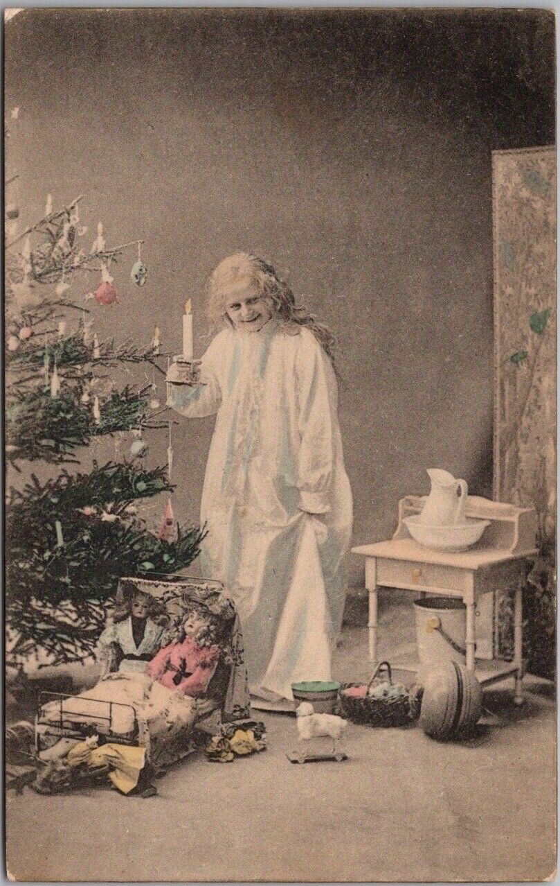1903 CHRISTMAS Greeting Card - Girl in White Gown / Dolls in Toy Bed / Xmas Tree