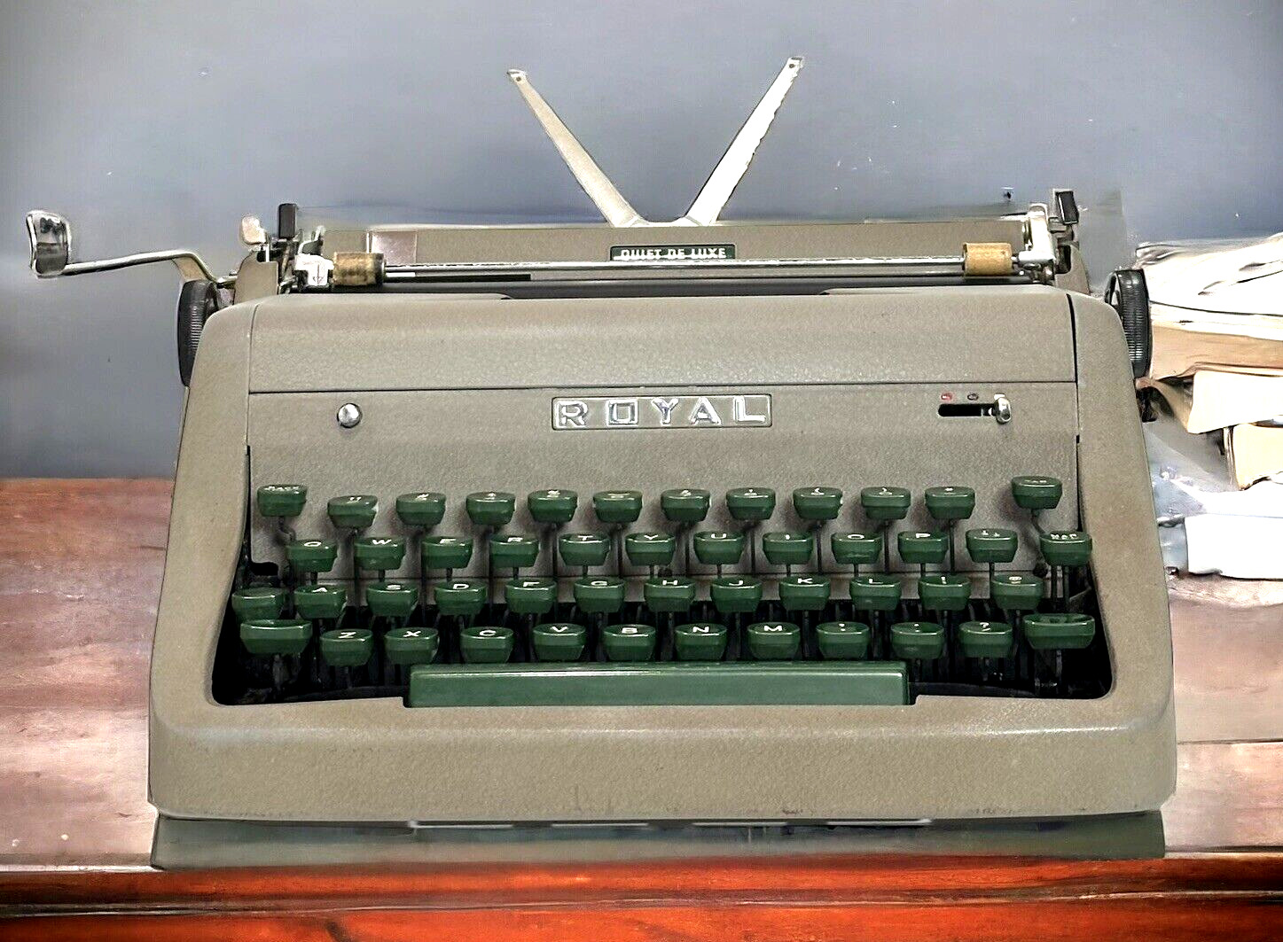 1953 Royal Quiet De Luxe Manual Typewriter & Carrying Case Tan w/Green Keys