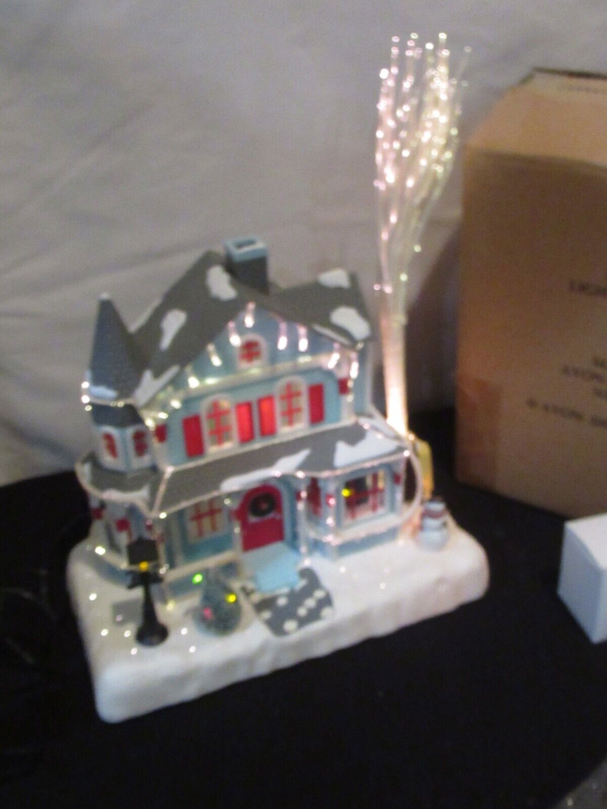 Avon Holiday Splendor Lighted Fiber Optic Christmas House 2001 Vintage Lights Up