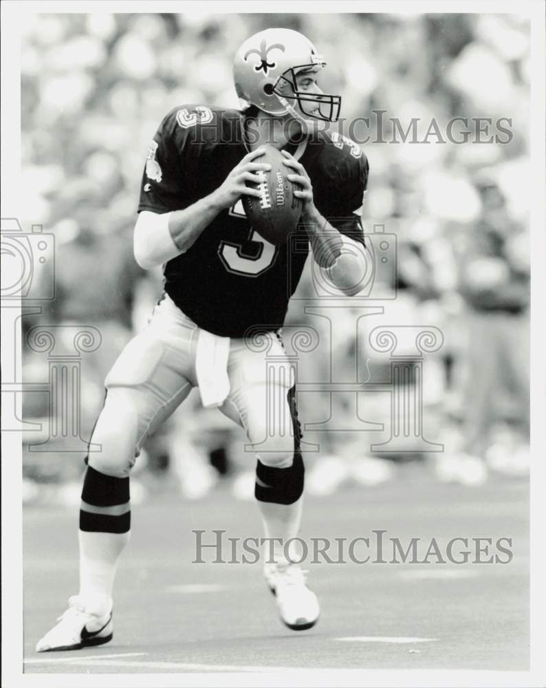 Press Photo New Orleans Saints Quarterback Bobby Hebert Looks To Pass Football