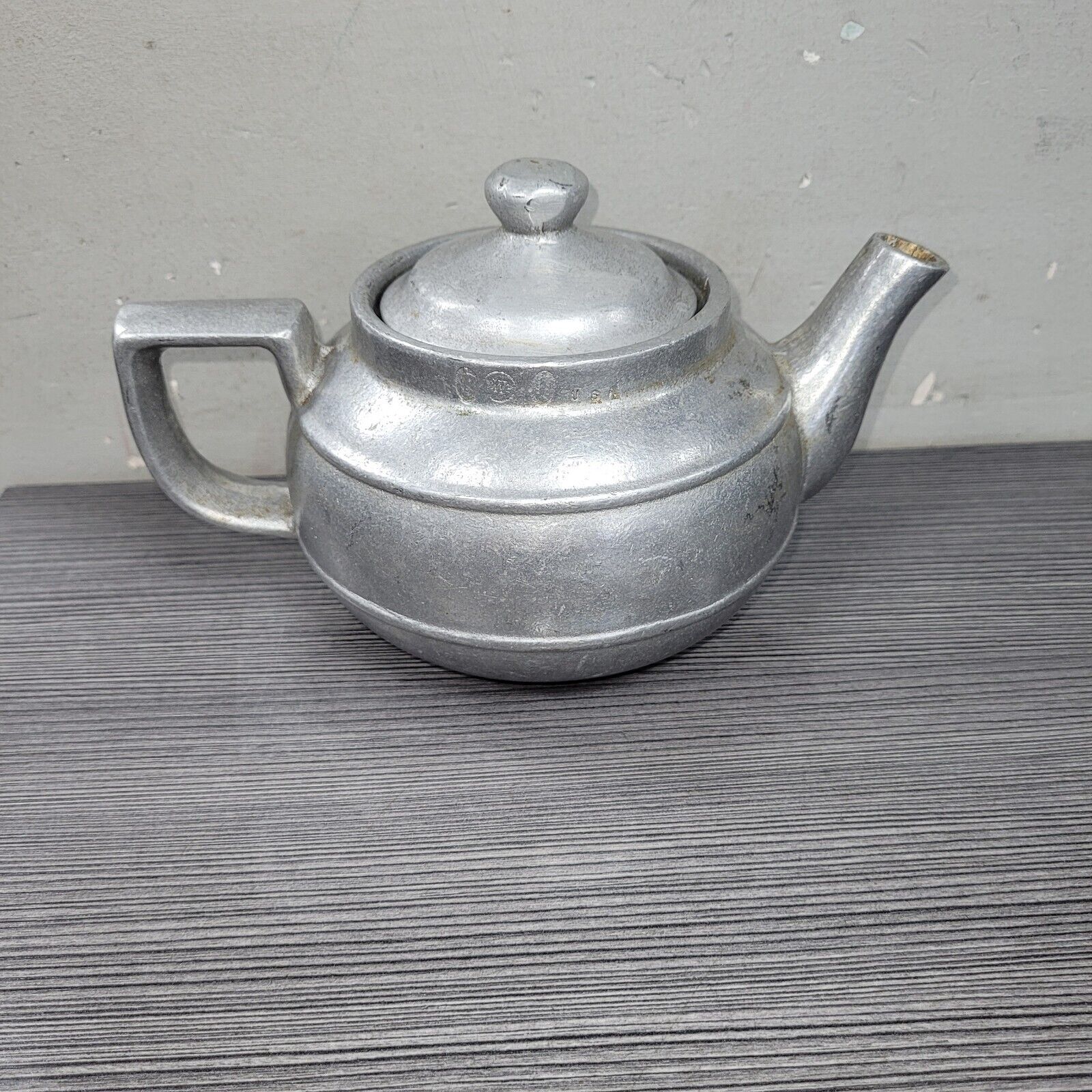 vintage wilton teapot tea pot ARMETALE TEAPOT COLONIAL LIDDED pewter