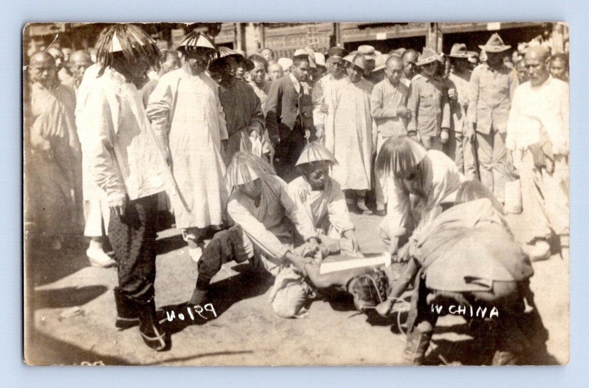 RPPC EARLY 1900'S. CHINA EXECUTION VIEW #2. POSTCARD ST1