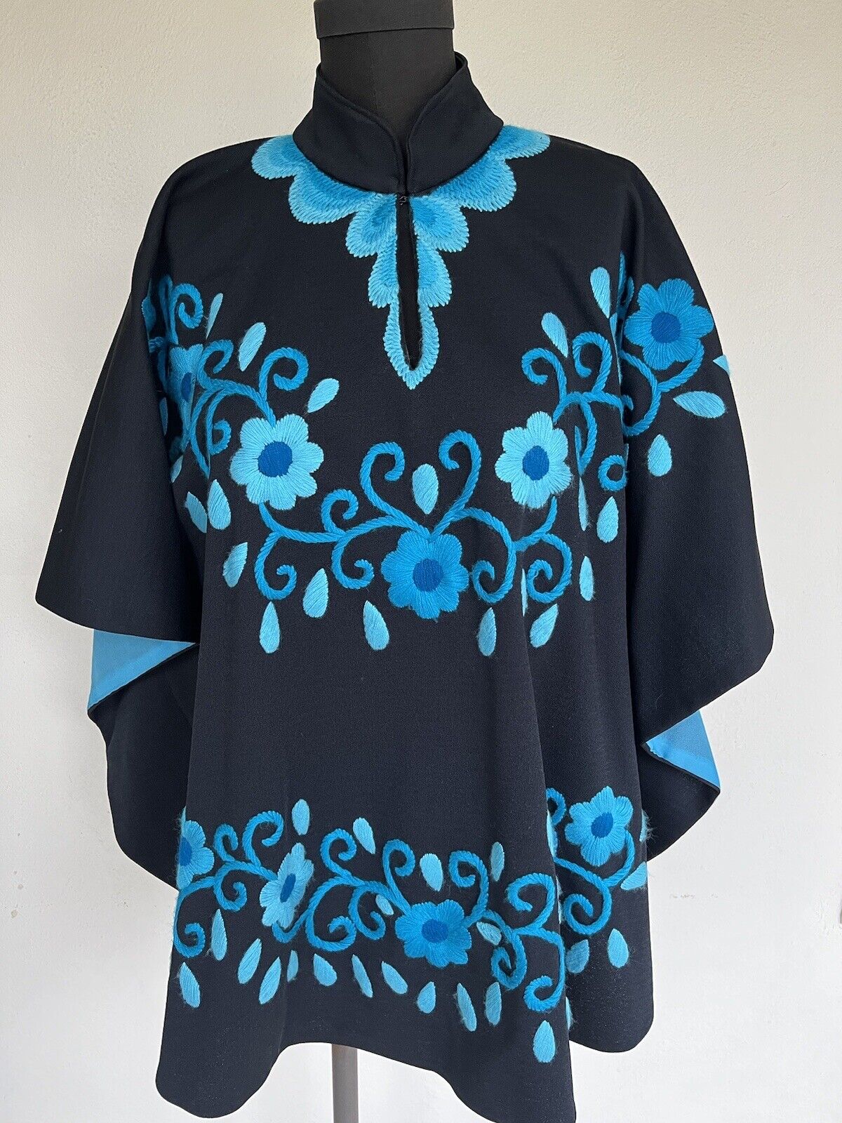 Vintage 1960\'s Turquoise Floral Embroidery Poncho Tunic Cloak Blouse Cape OSFA