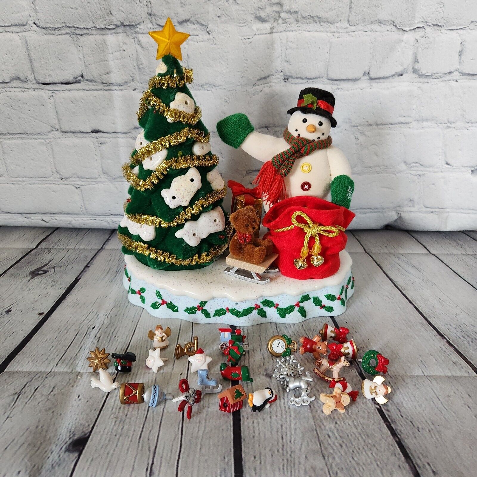Avon A Wonderful Countdown to Christmas Talking Lighted Snowman Advent Tree VTG 