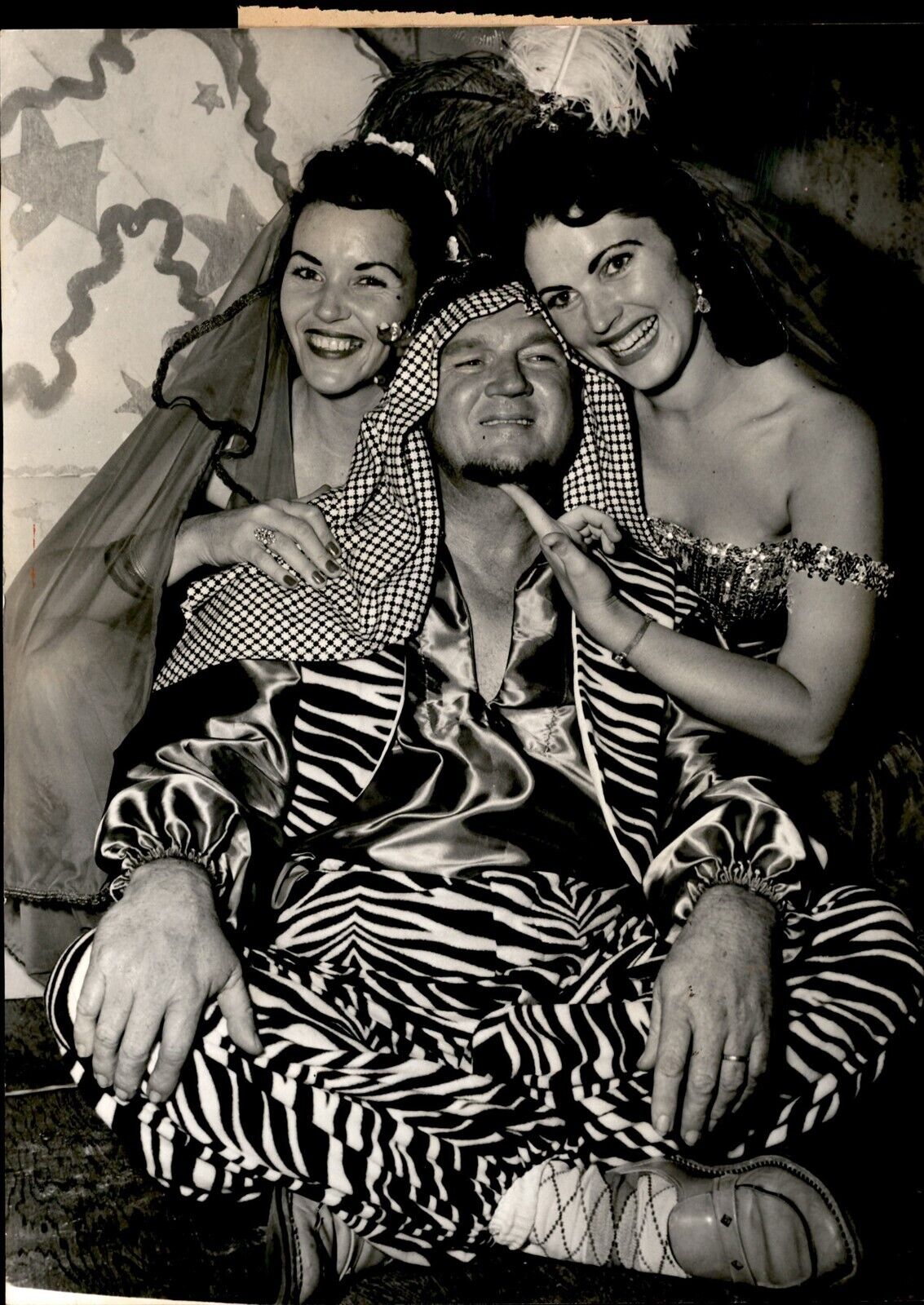 LG20 1957 Orig Steve Wever Photo OPA LOCKA ARABIAN NIGHTS PAGEANT KING & HAREM