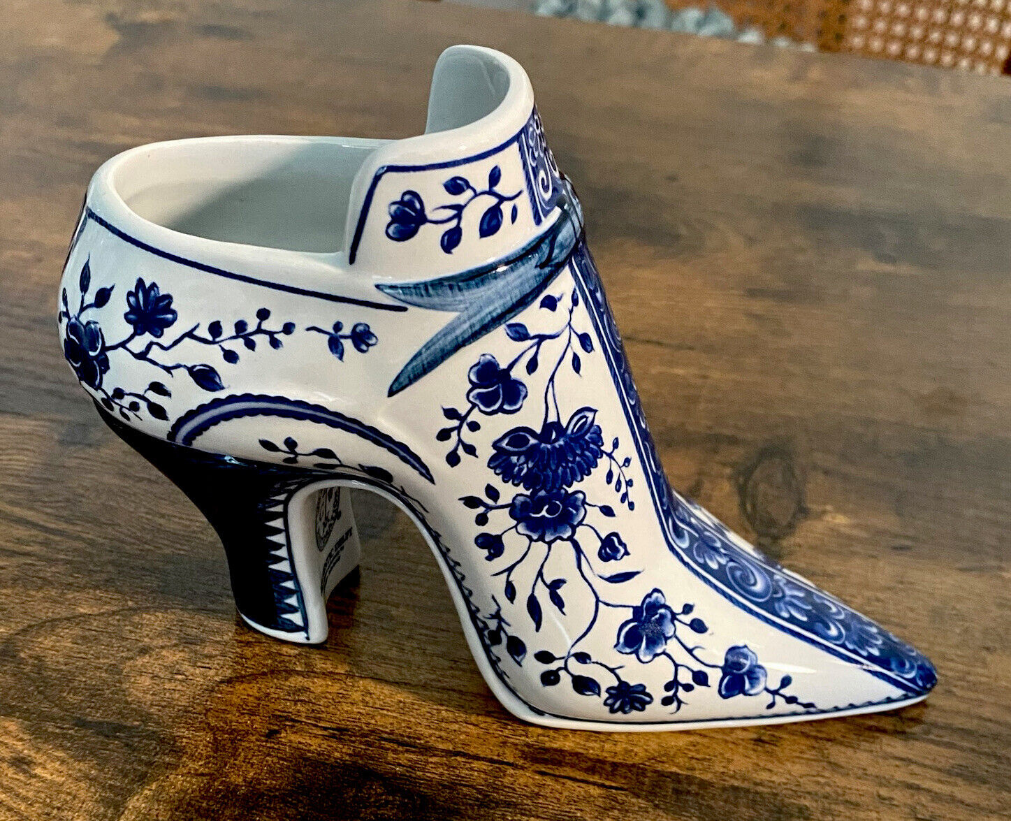 Authentic Delft Williamsburg Restoration Collectible Porcelain Shoe Blue & White