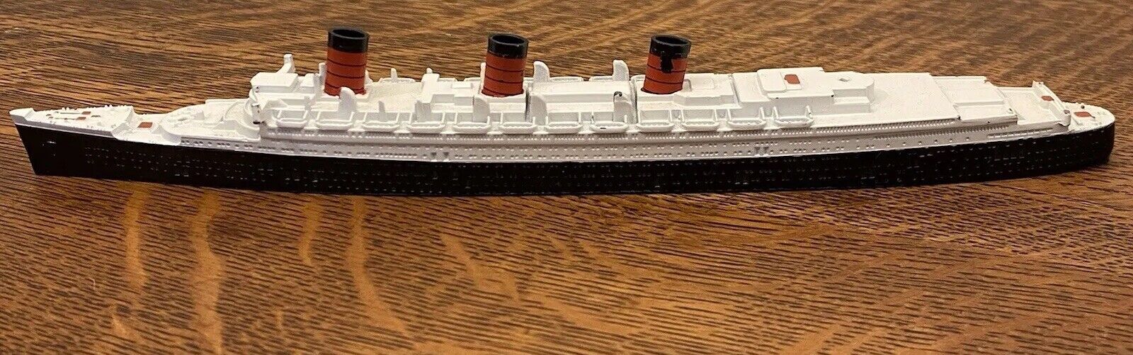 Cunard RMS TRIANG Queen Mary Minic m.703 Made in England 1960-64 Diecast