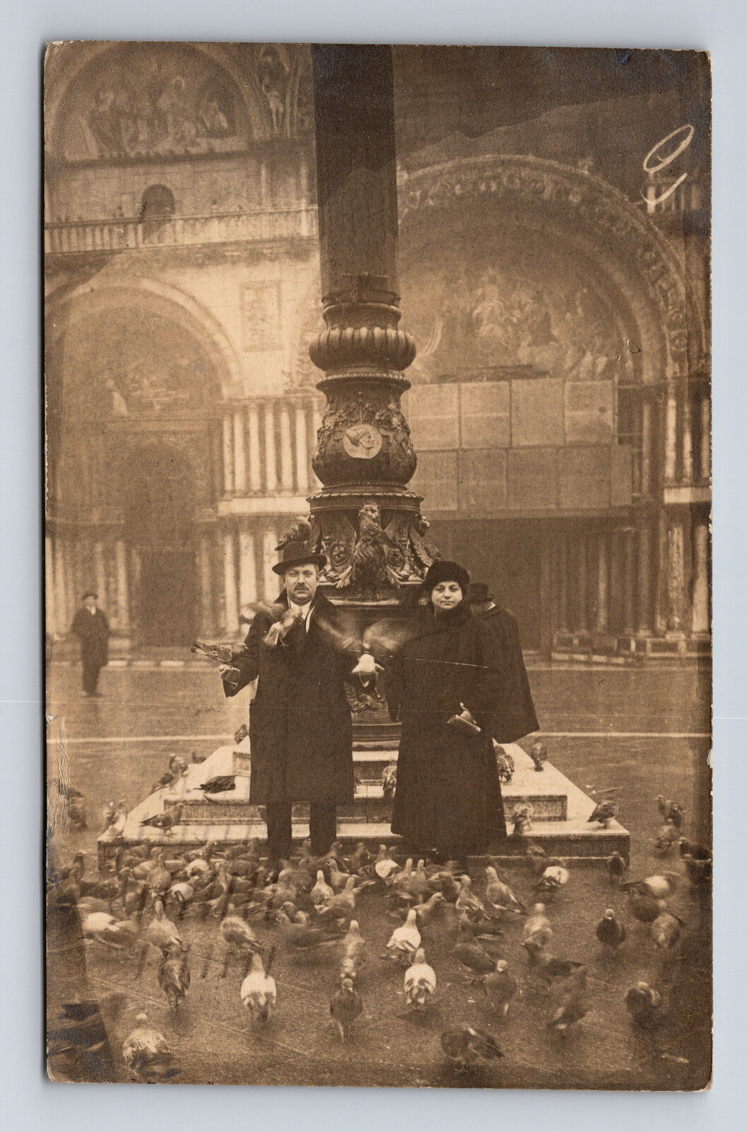 1922 RPPC Feeding Pigeons at Coloumbi di Piazza San Marco Venice Italy Postcard