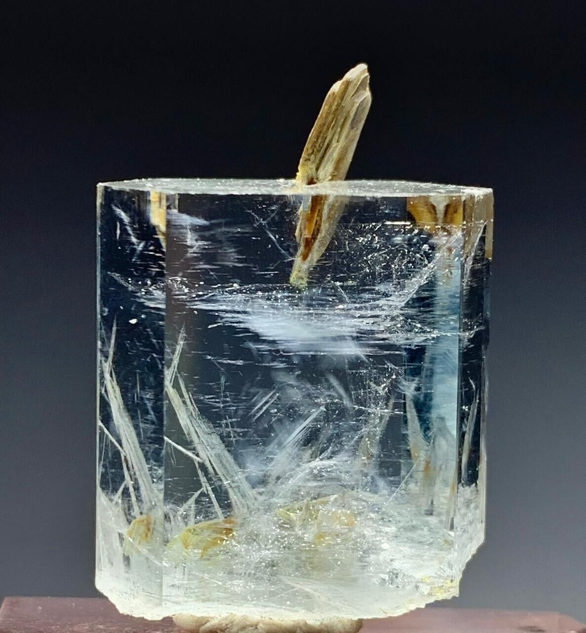 95.50 Carat beautiful terminated aquamarine crystal with mica from Pakistan