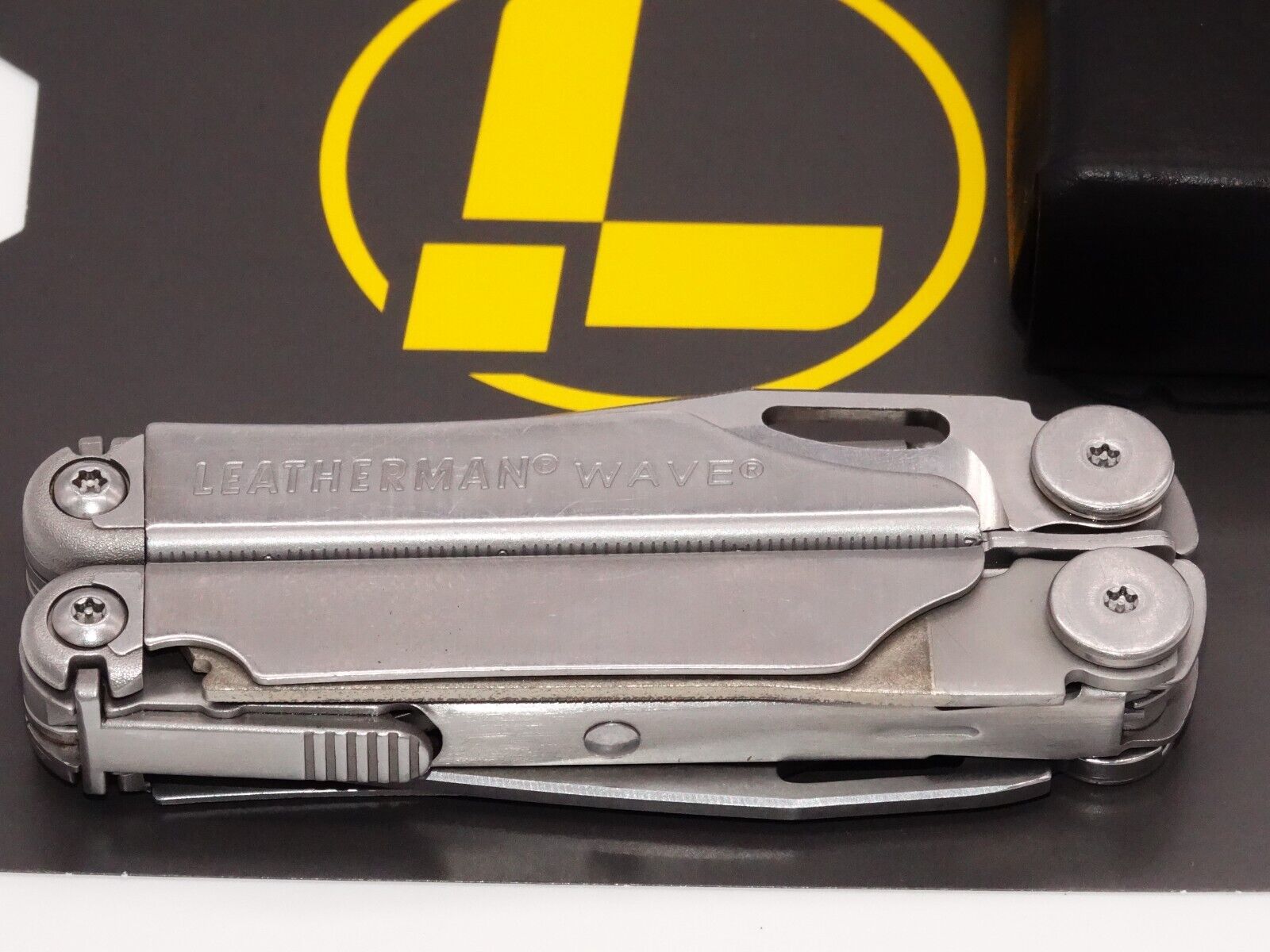 Leatherman EDC WAVE 2013 Excellent Condition with Leather Sheath
