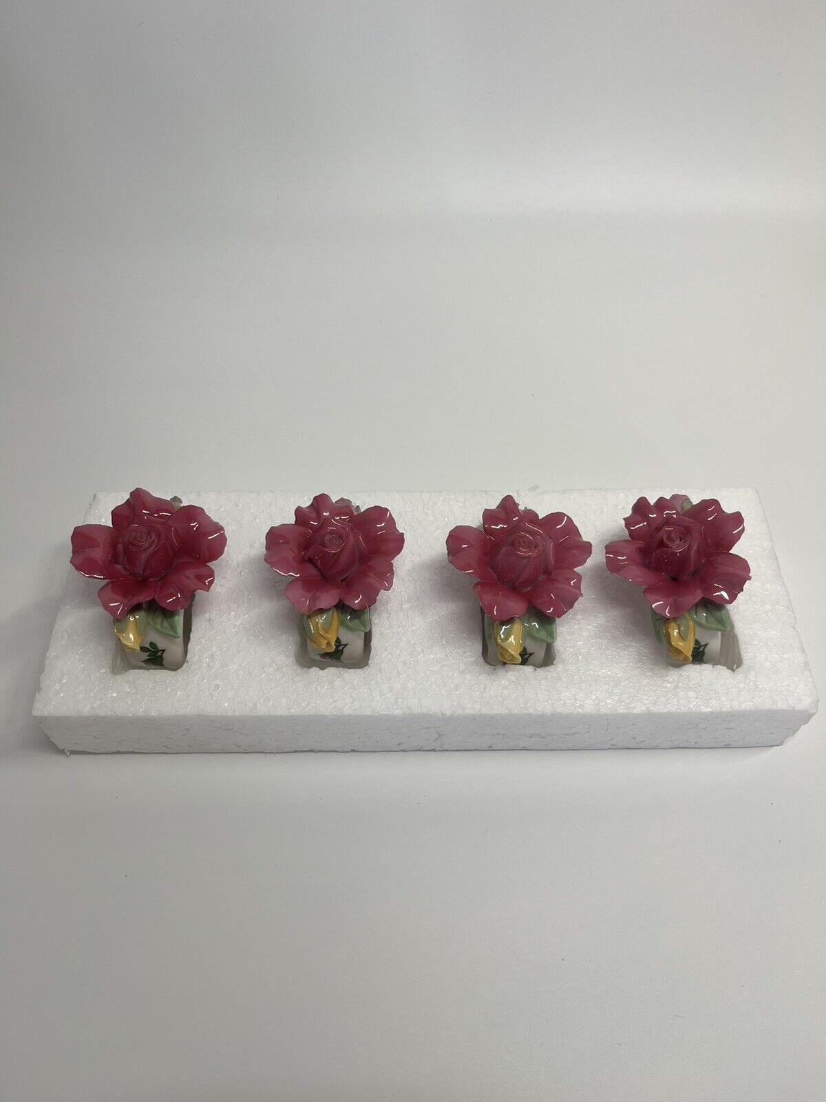 4 Royal Albert Doulton Old Country Roses Sculpted Napkin Rings