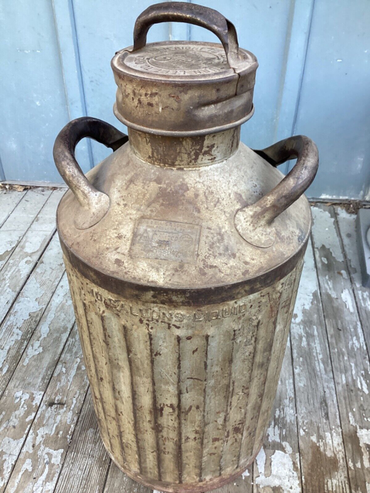Vintage  Ellisco 10 Gallon Motor Oil Can With Lid Attached
