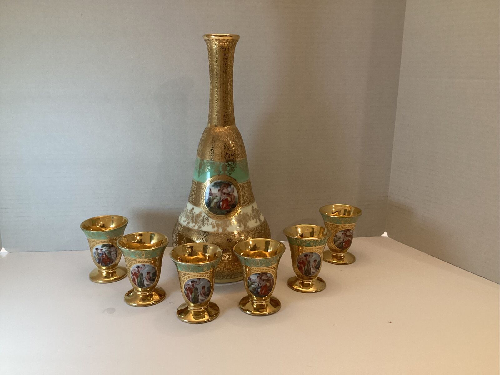 Le Mieux 24 Karat Gold Hand Decorated Porcelain Decanter & Cordial 6 Glasses.