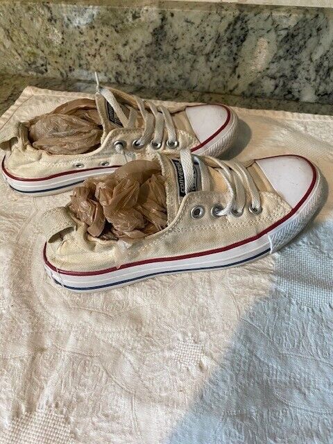 converse all star vintage tennis shoes size 6