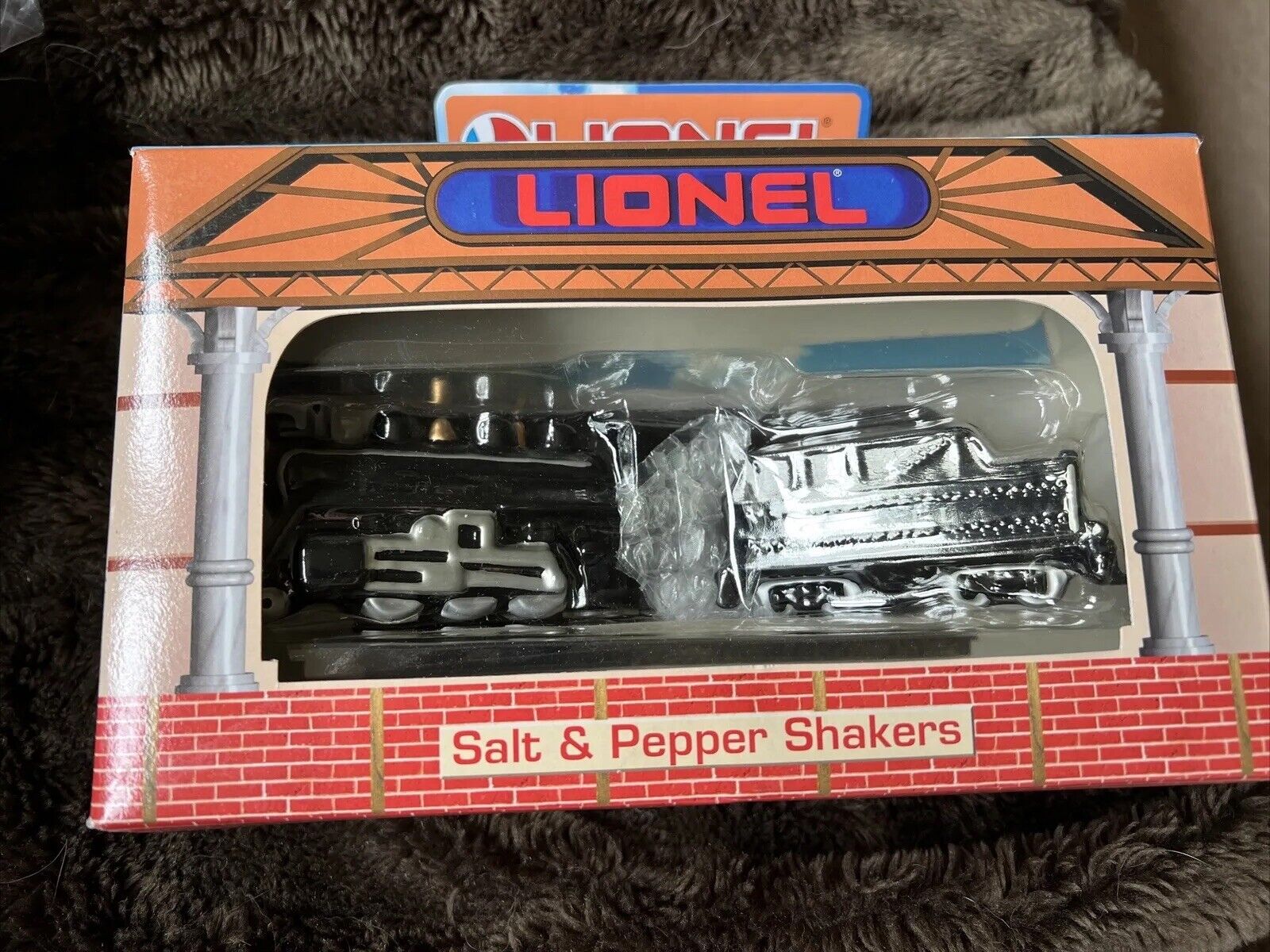 Lionel Train Ornament 1999 Enesco  Salt & Pepper Shakers Set W/cert Not Used
