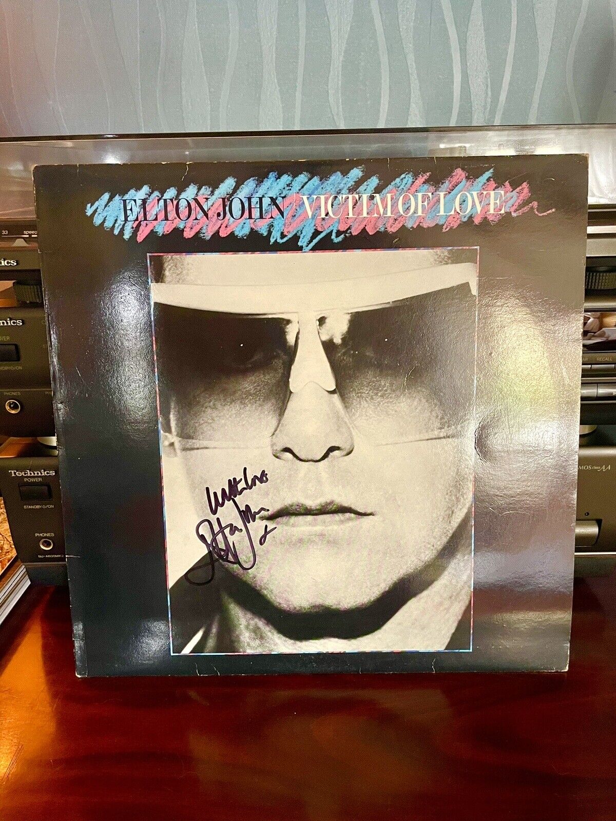 Signed ELTON JOHN Album â€˜Victim Of Loveâ€™ 1979 1st Pressing LP genuine signature