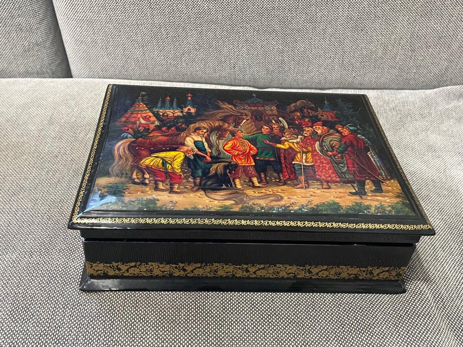 Vtg  Lacquer Painted Large Box Russian Fairytale Scene Little Humpbacked Horse