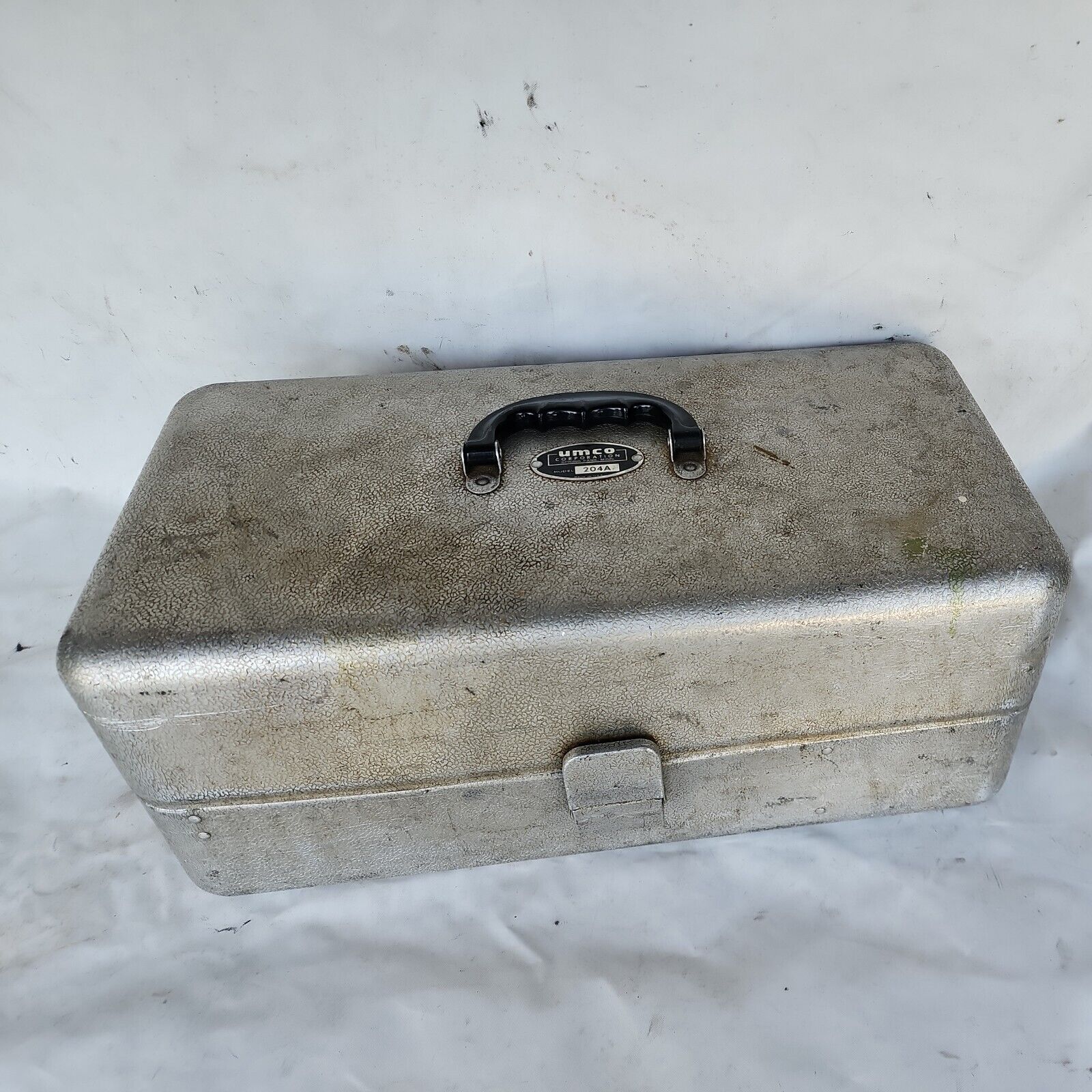 Vintage UMCO corporation MN aluminum toolbox model 204A with Handle *Made USA* 