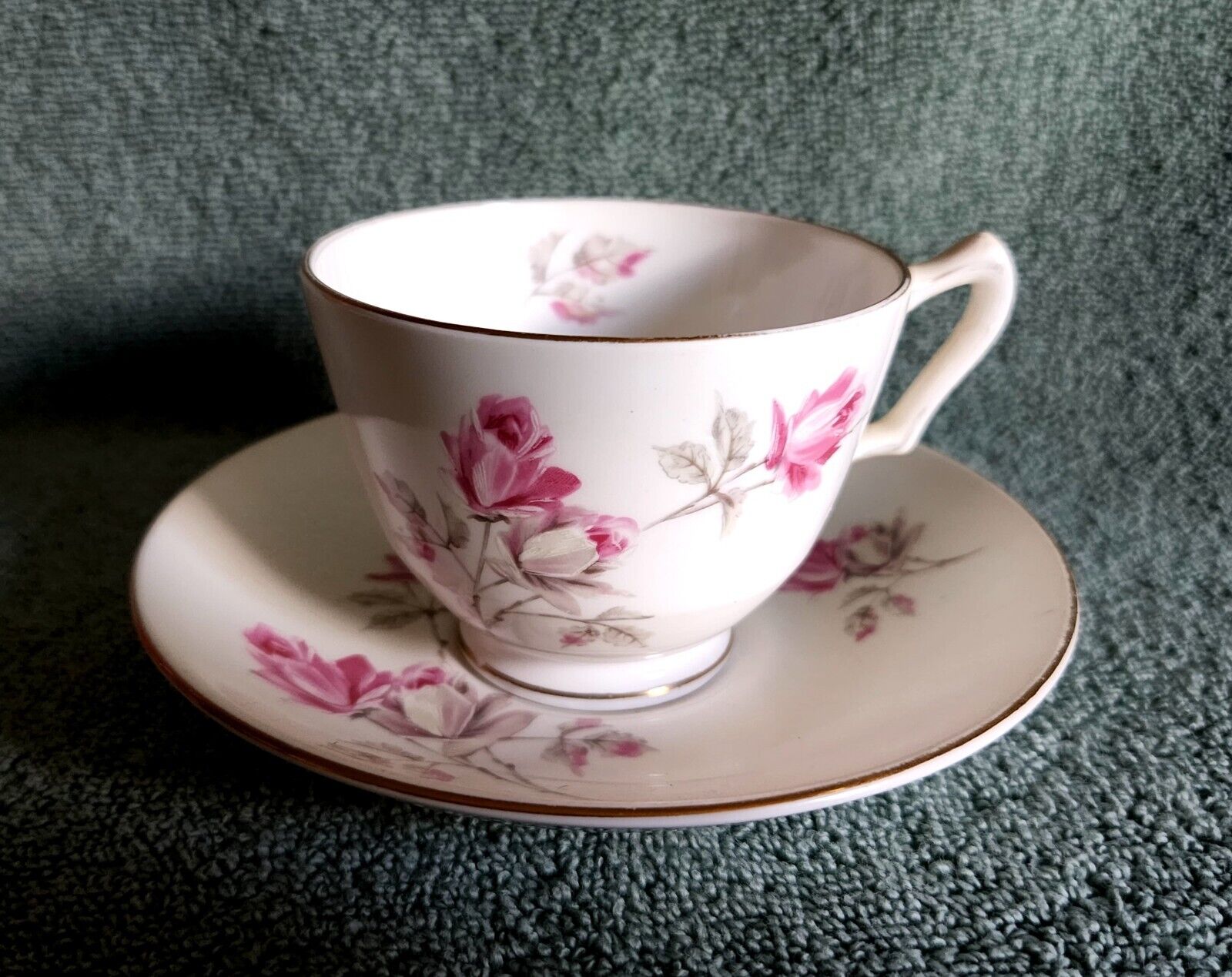 ROYAL VICTORIA Tea Cup And Saucer Fine Bone China. Made In England Stunning 1956
