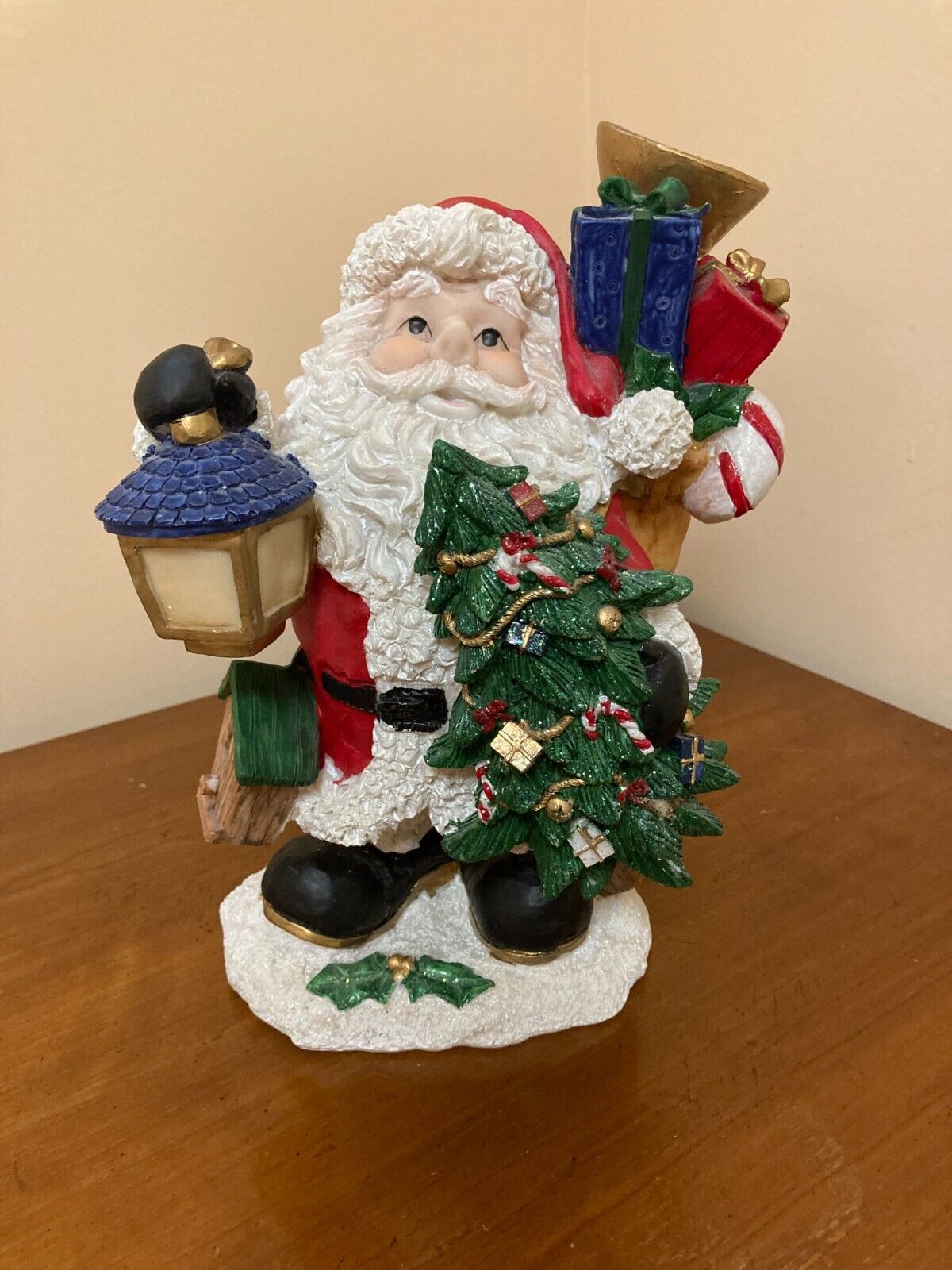 Santa Claus Figurine Resin 11\