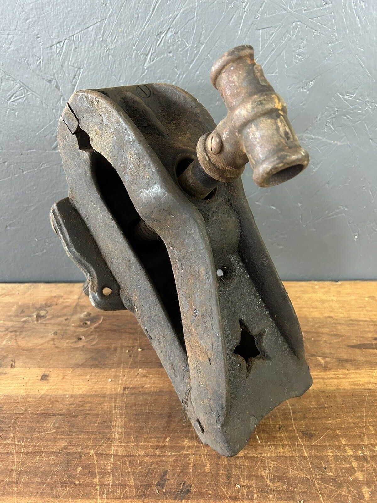 Vintage Antique Bench Vise blacksmith tool Star Logo Cast Iron machinist