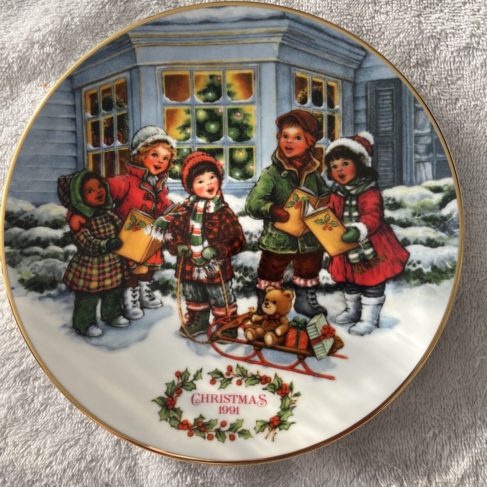 Avon 1991 Christmas Plate - Santa's Loving Touch - 22K GoldTrim