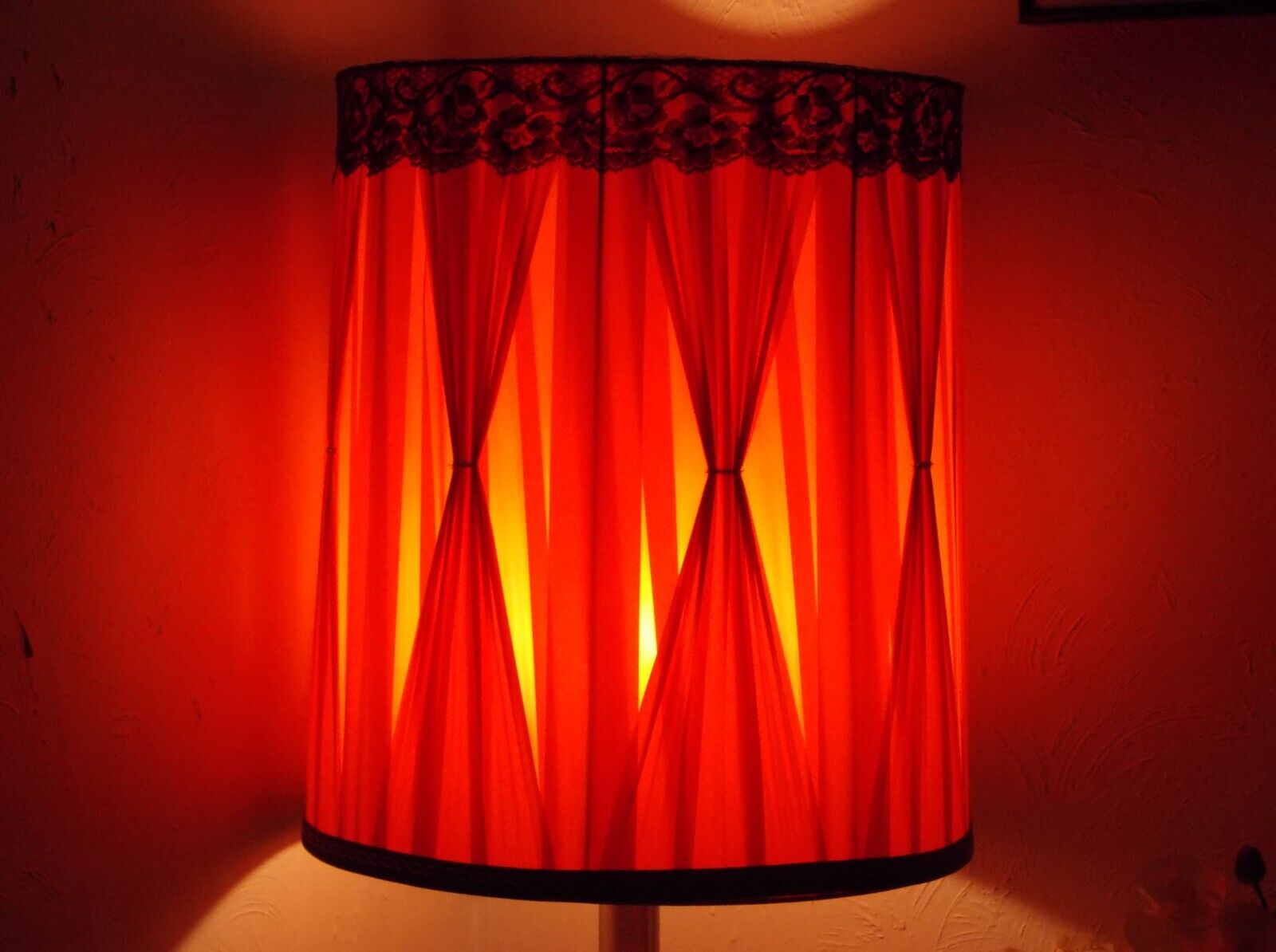 Vintage Hollywood Regency Red Pinch Pleat Drum Barrel Lamp Shade 1960’s Retro