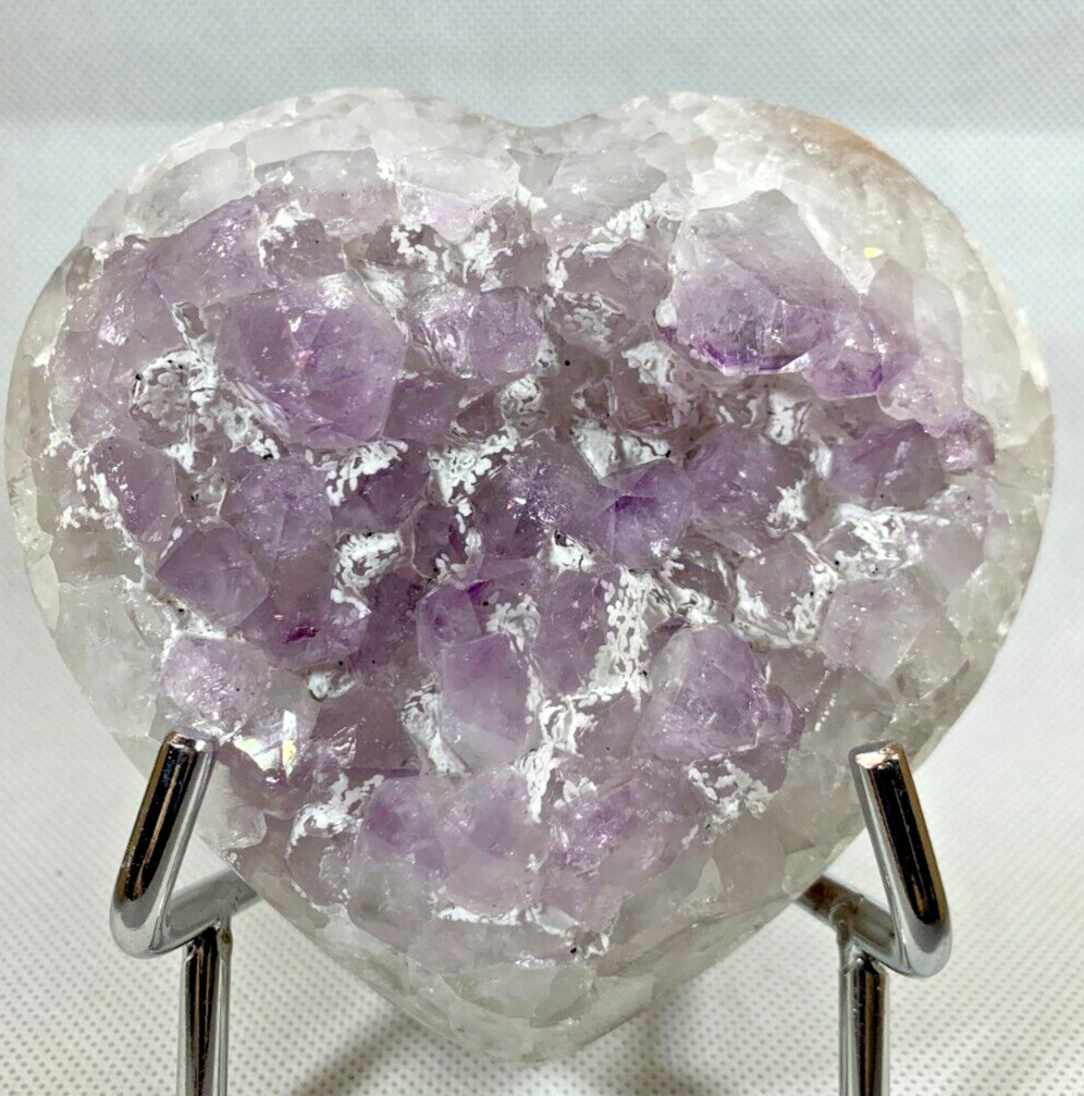 AMETHYST HEART WITH PALE PURPLE LARGE OPEN CRYSTALS WITH SCATTERED WHITE AGATE