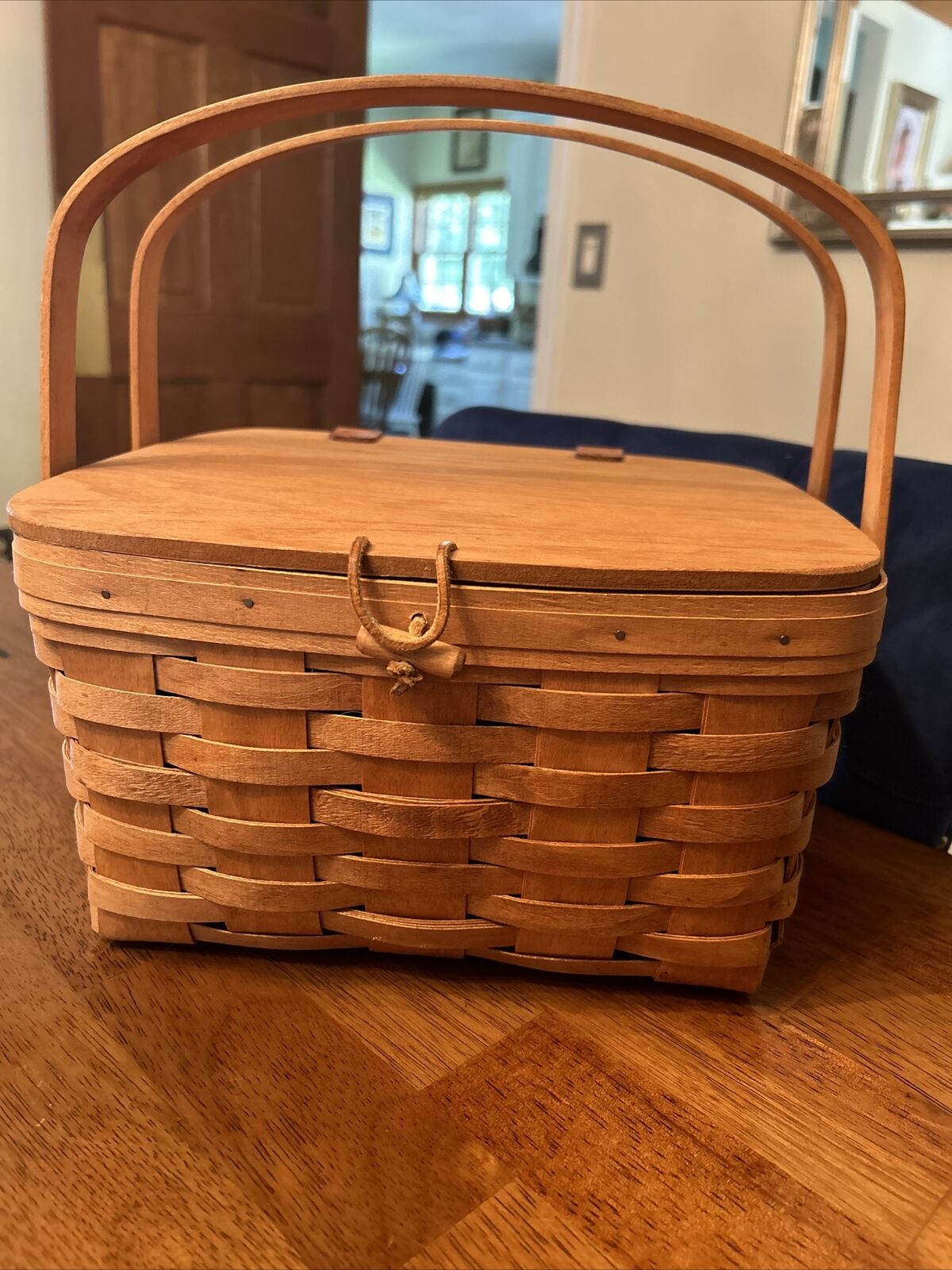 Longaberger Vintage 1992 Small Picnic Basket With Lid & Protector