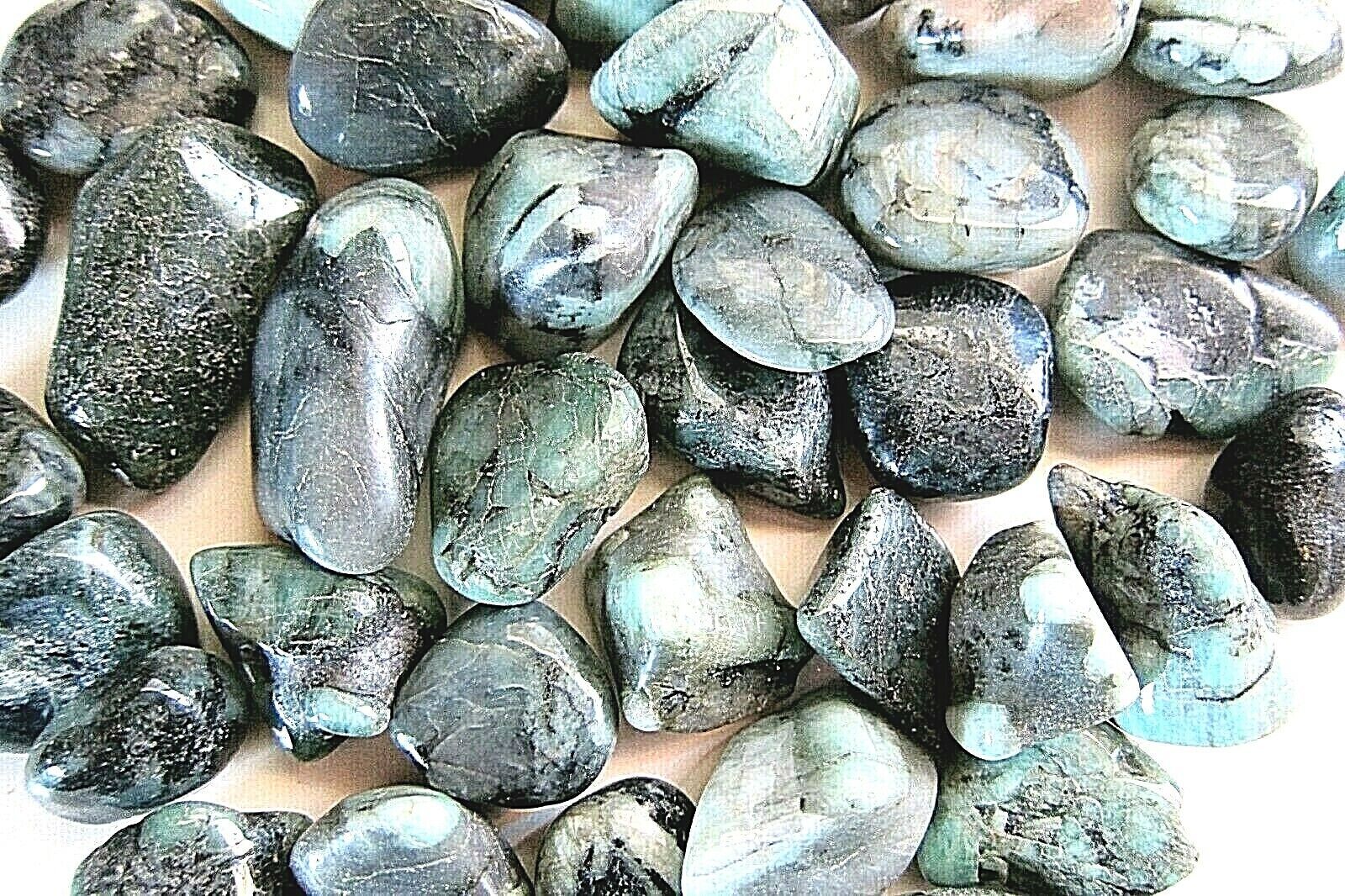 One Emerald Tumbled Stone B Grade 30-40mm Healing Crystals Wealth Money Success