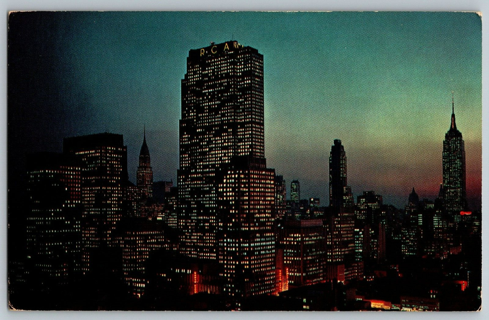 New York - Night Comes to Midtown Manhattan - Vintage Postcard - Unposted