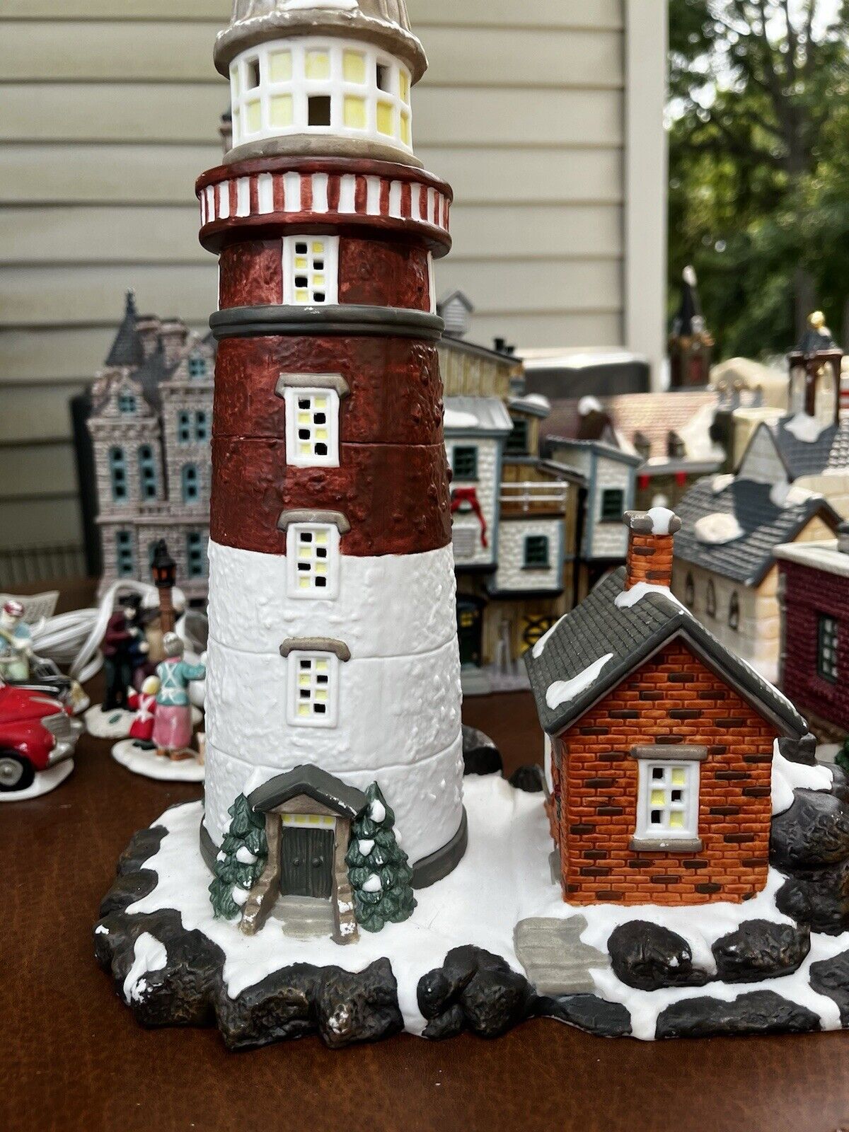 Holiday Time Christmas Village Porcelain Light Up LIGHTHOUSE & SMALL BUILDING