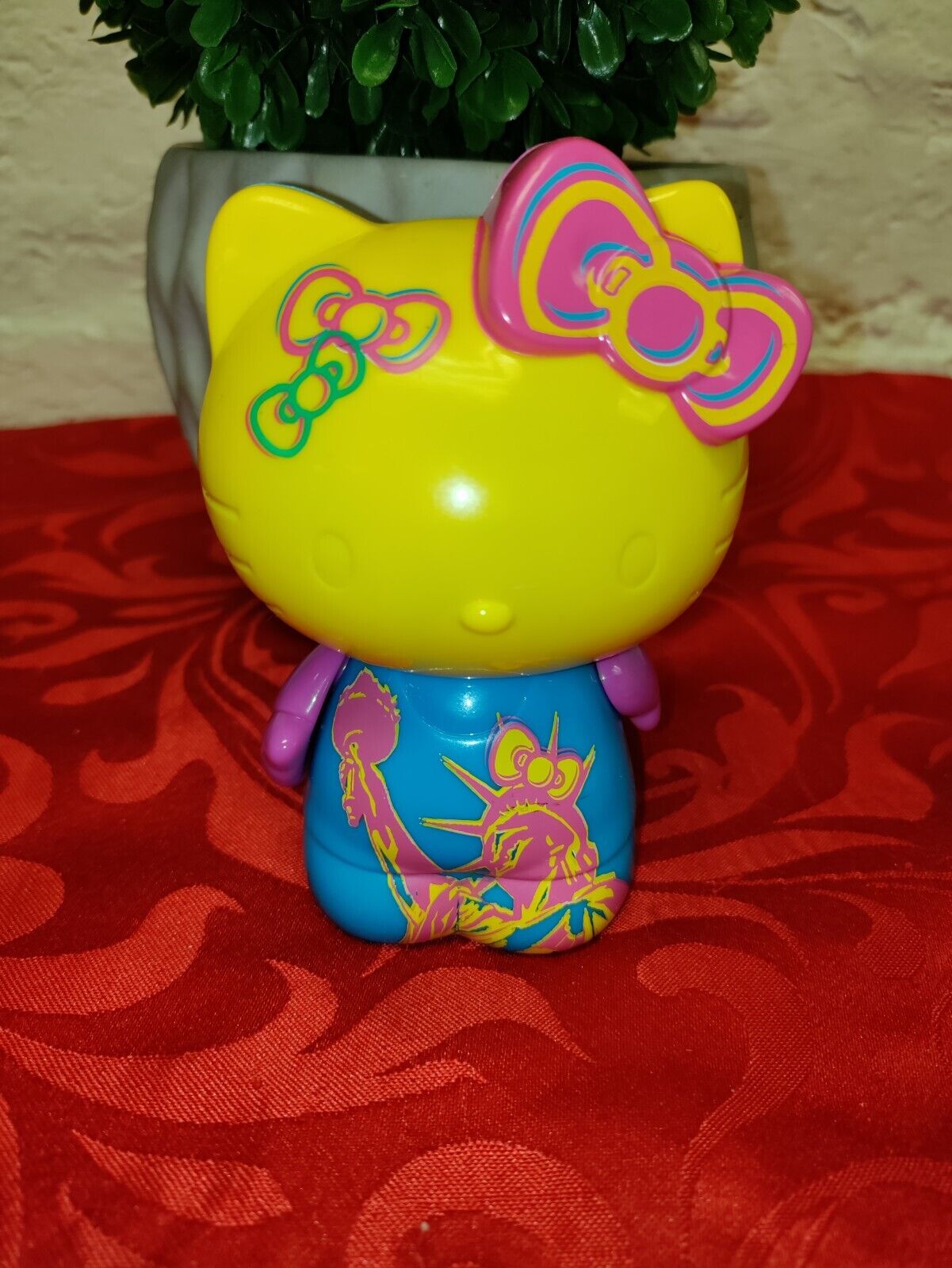 RARE 2014 MCDONALDS HELLO KITTY FIGURE Painted TRAVELLER McDonald\'s Toy