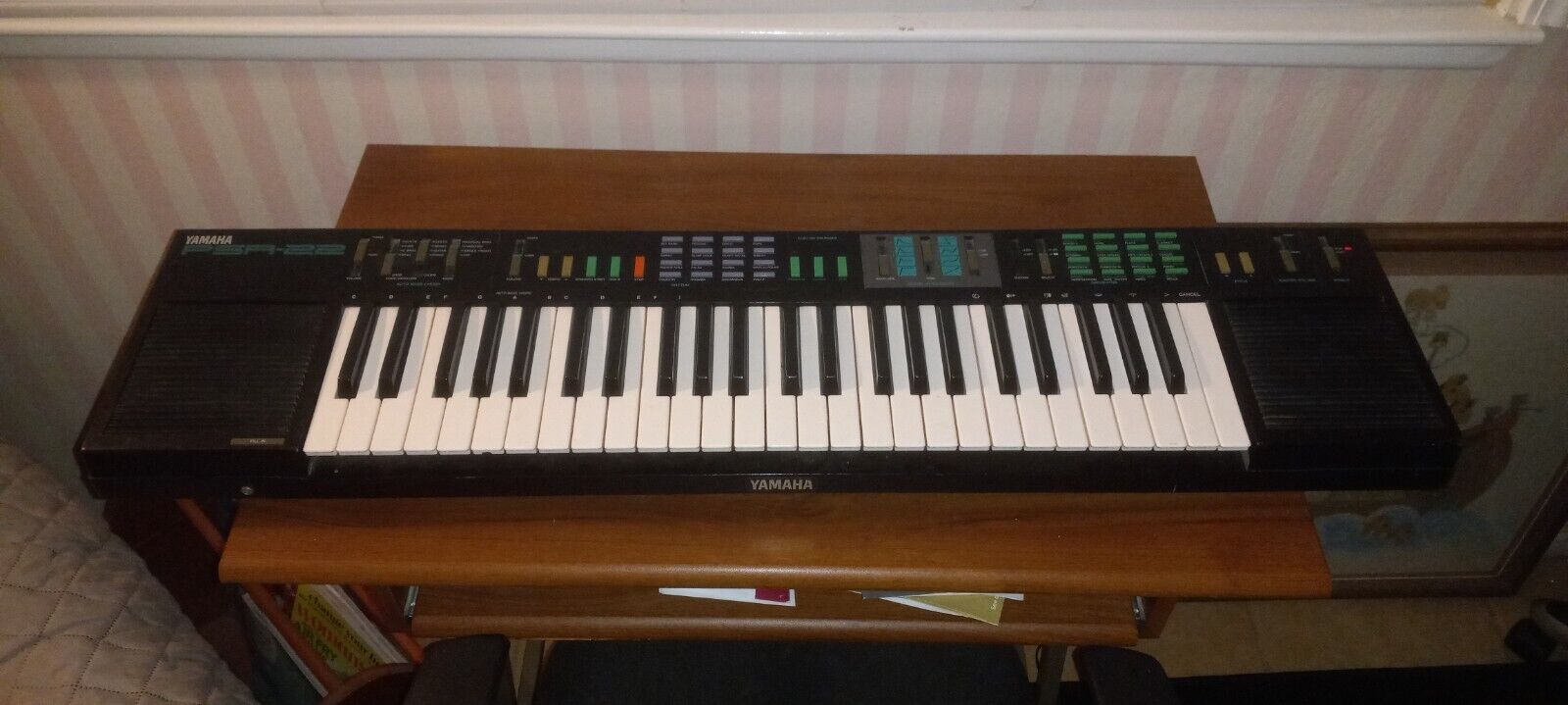 Yamaha PSR-22 Synthesizer Keyboard