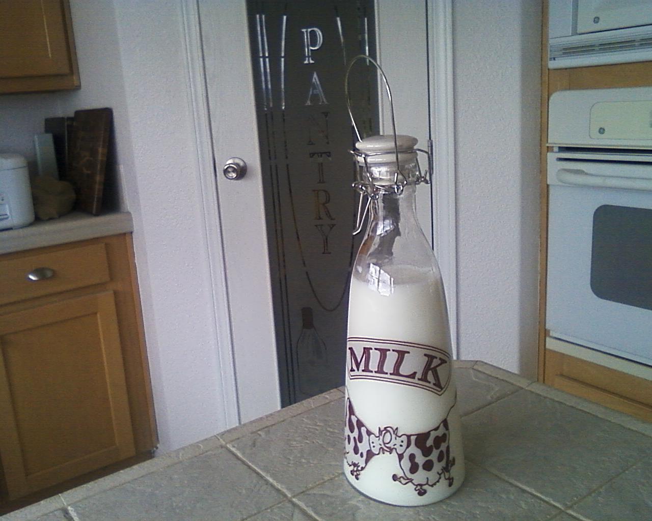 Retro glass milk bottle with lid