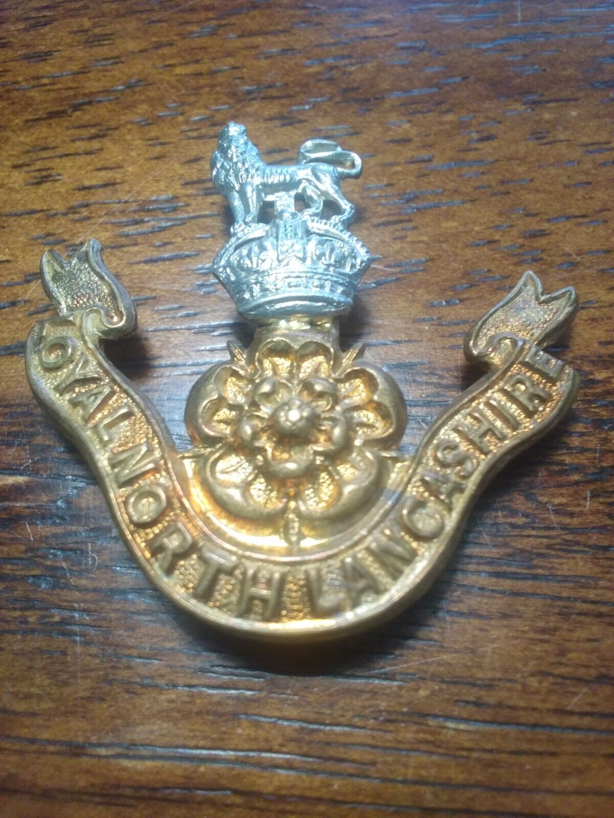 WW1 Loyal North Lancashire Original Victorian Cap Badge