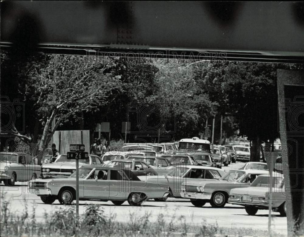 1972 Press Photo Traffic jam at Rickenbacker Causeway gates, Miami, Florida