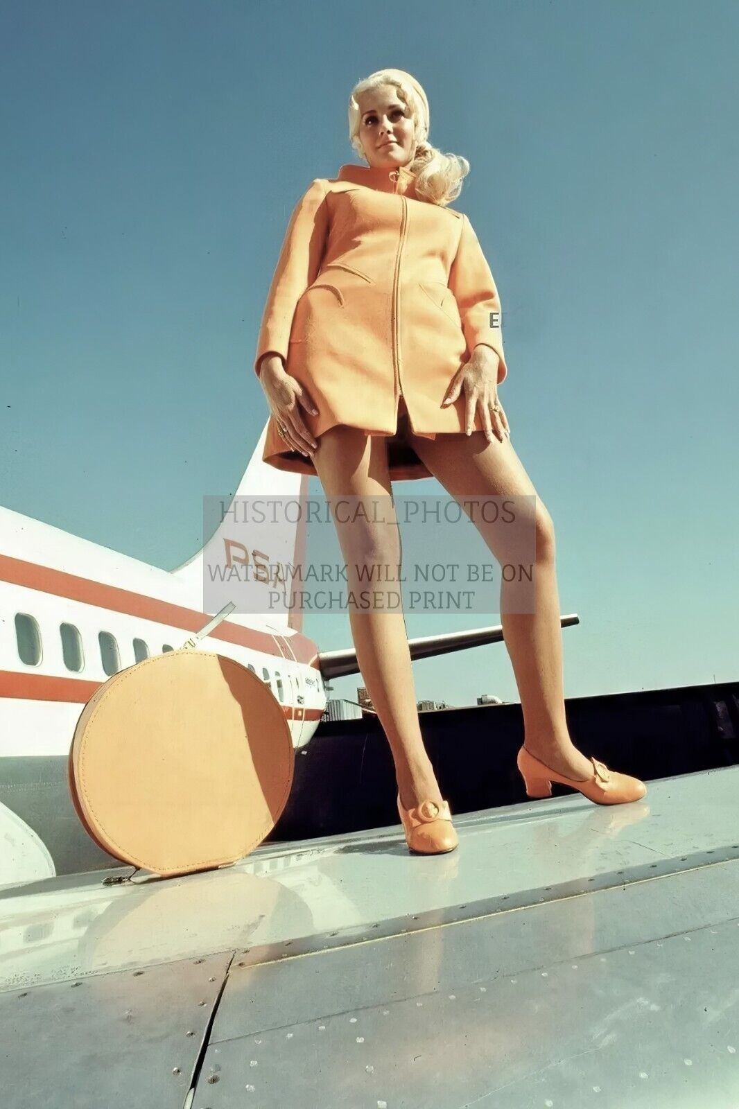 PACIFIC SOUTHWEST AIRLINES SEXY LEGS STEWARDESS 4X6 PHOTO POSTCARD